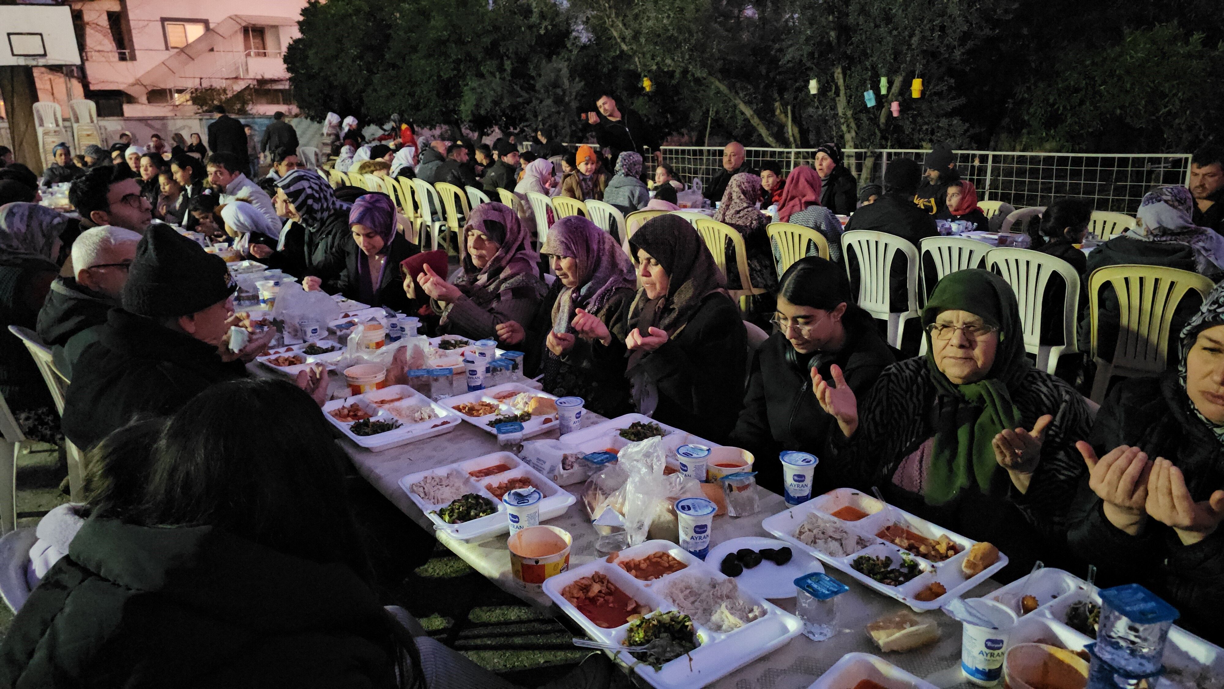Aydın’da Aileleri Bir Araya Getiren Iftar (1)