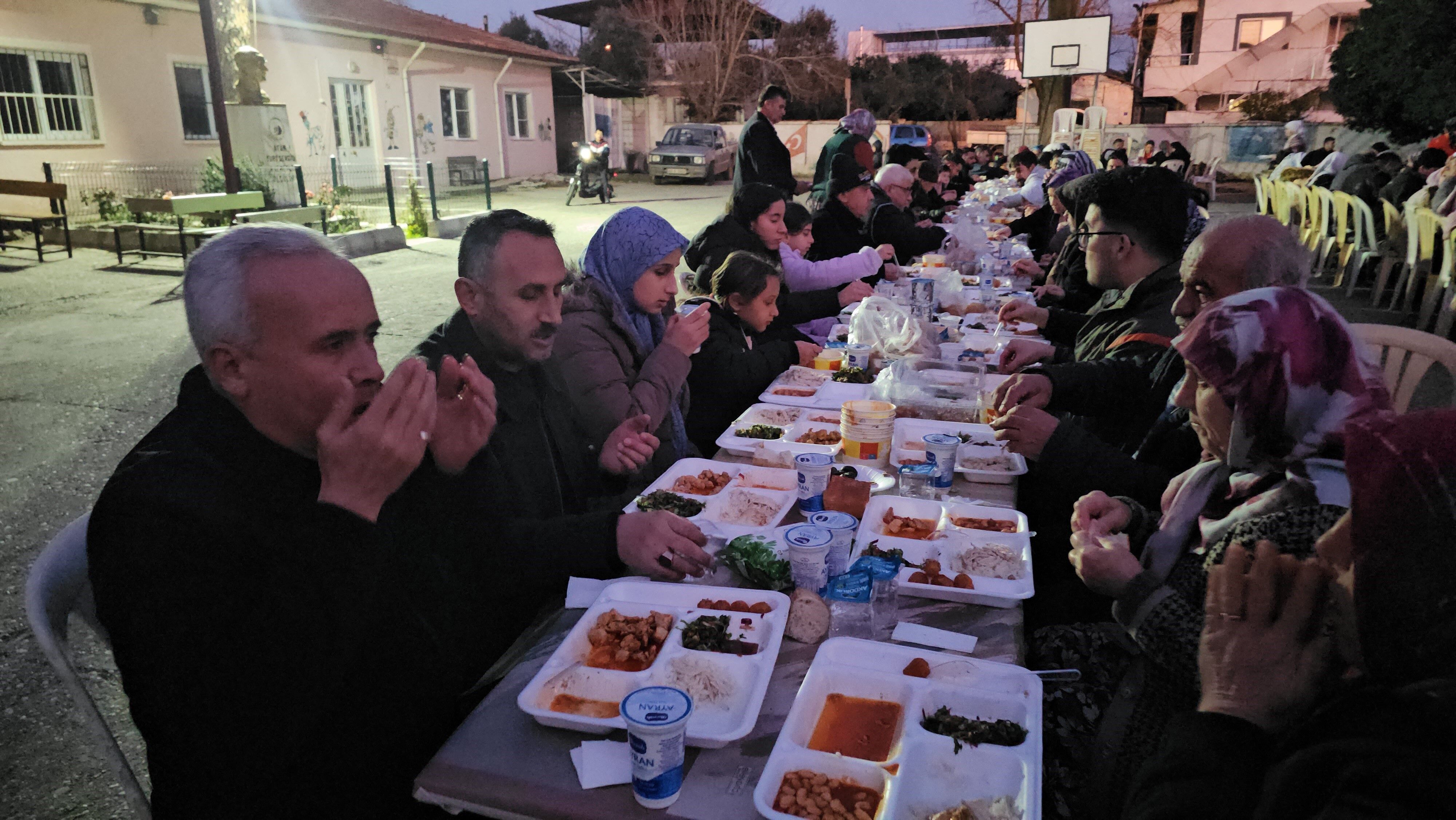 Aydın’da Aileleri Bir Araya Getiren Iftar (2)