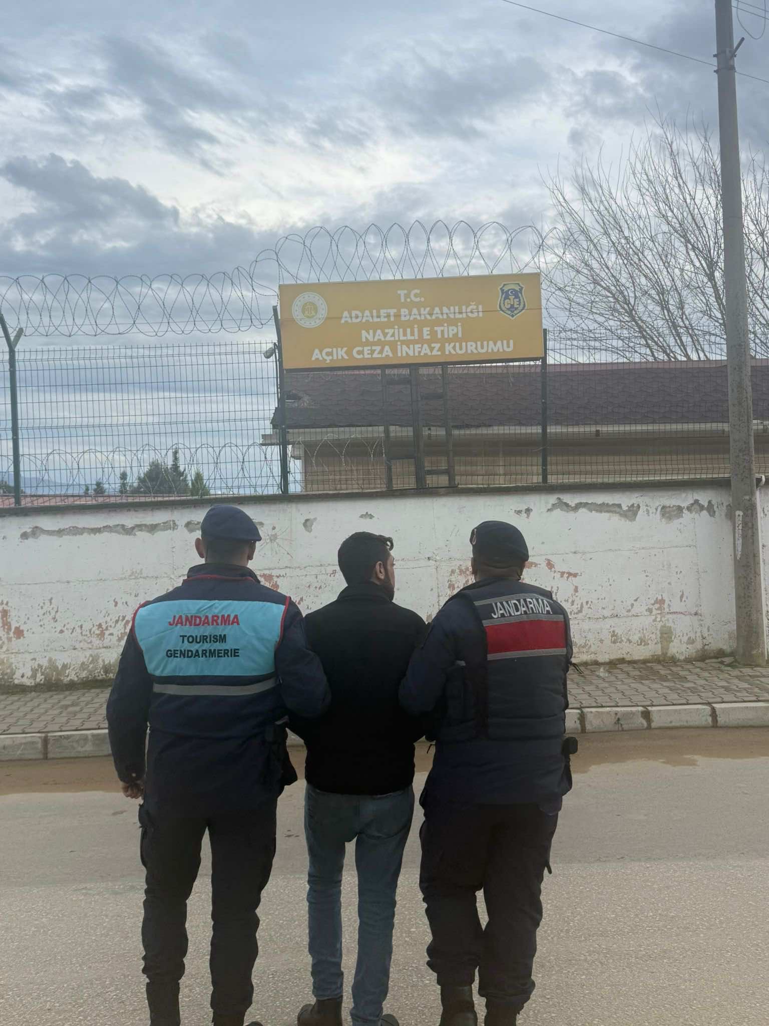 Aydın'da Aranan 2 Hükümlü Yakalandı (2)