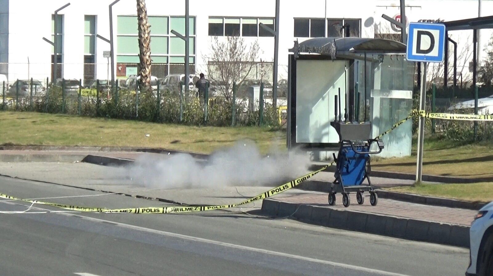 Aydın’da Avm Önünde Bomba Paniği (1)