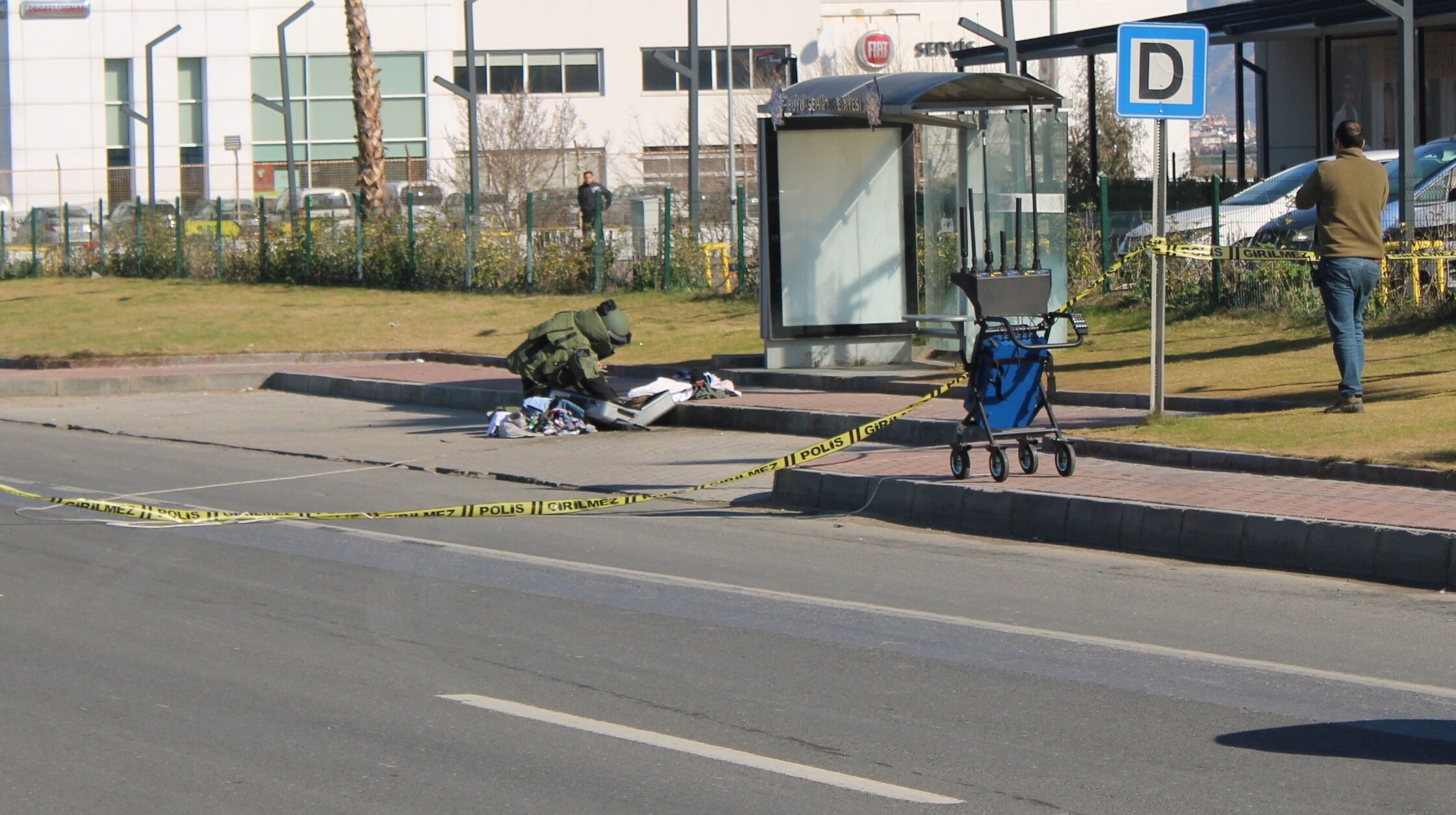 Aydın’da Avm Önünde Bomba Paniği (2)