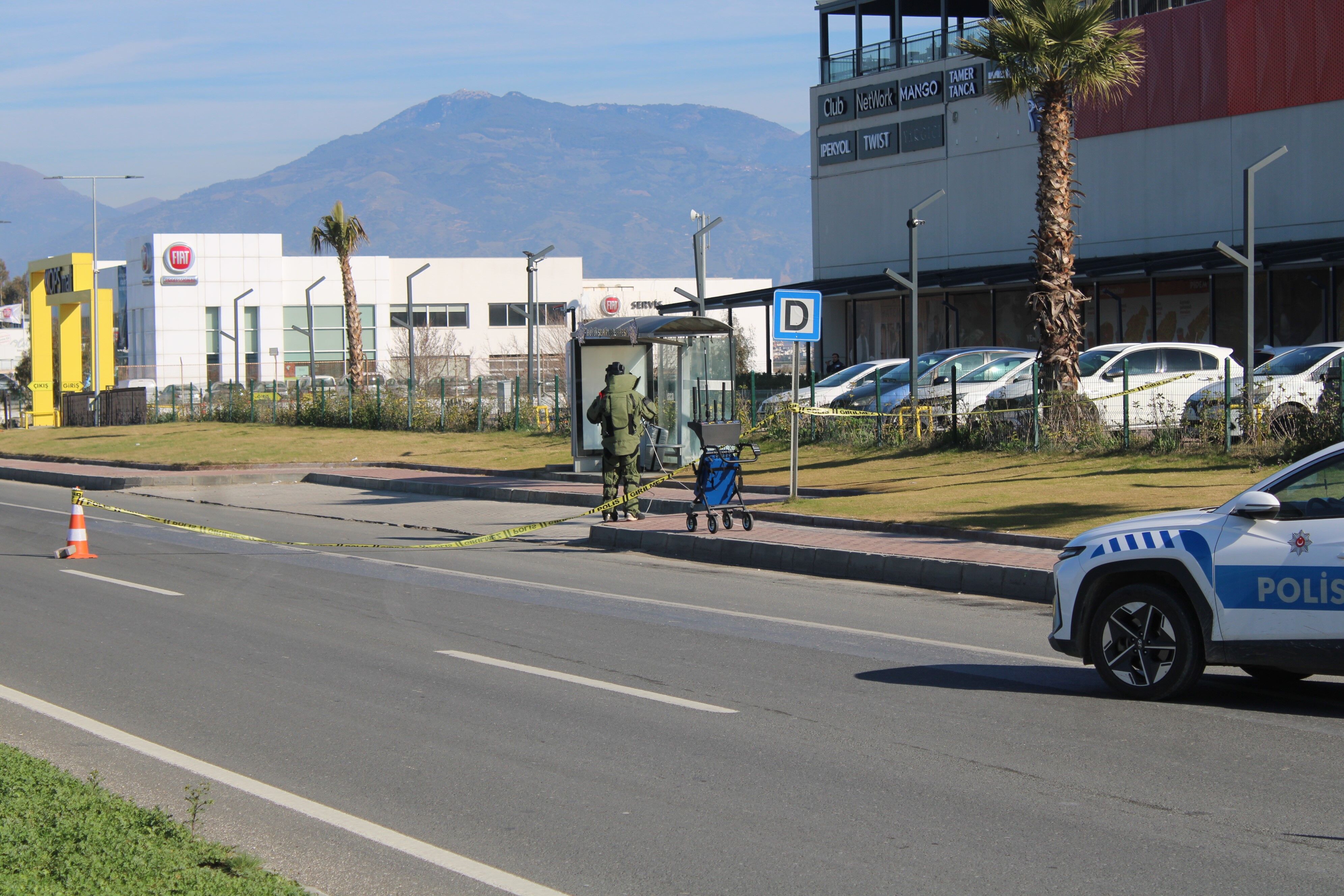 Aydın’da Avm Önünde Bomba Paniği (6)