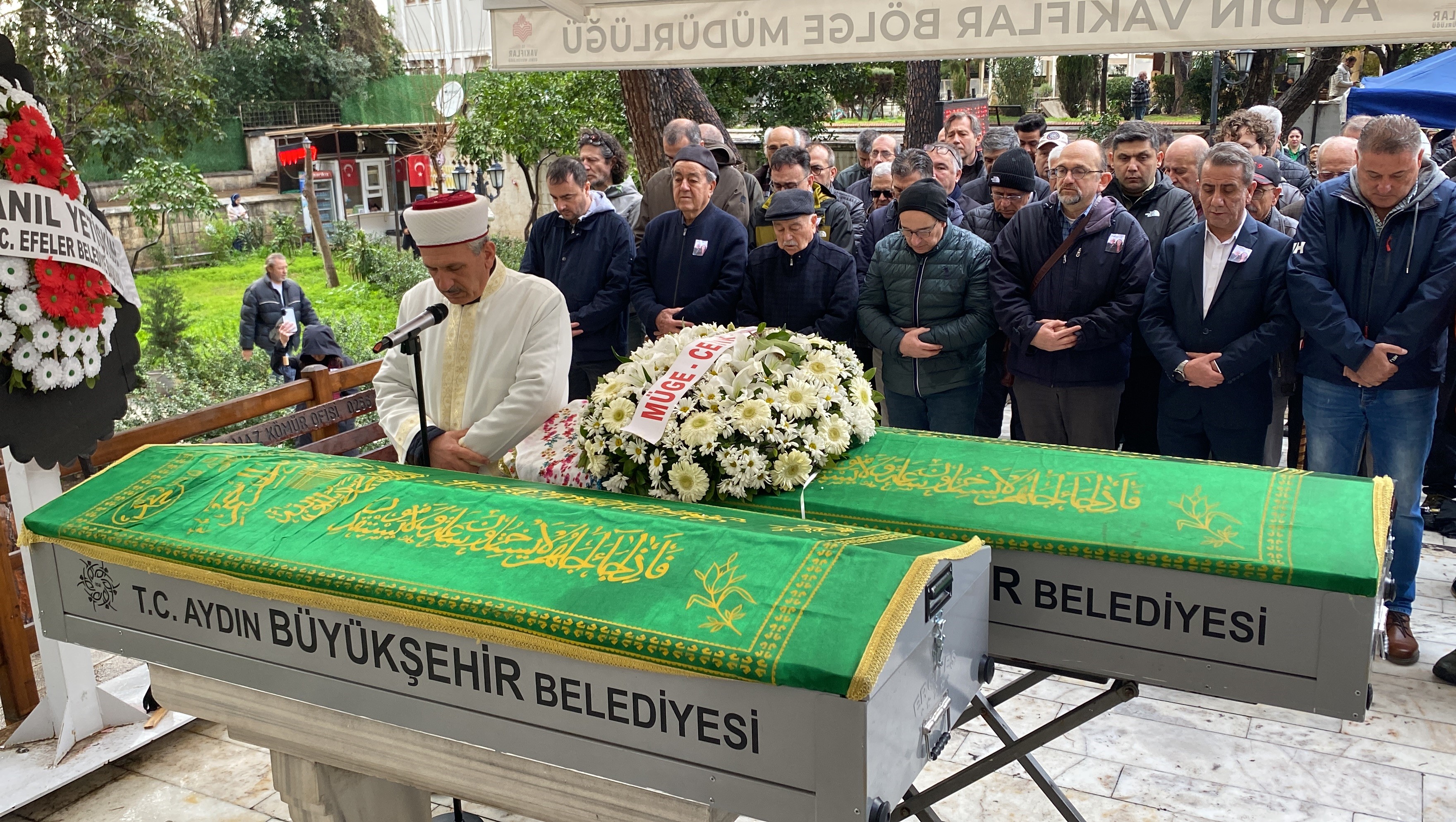 Aydın’da Bıçaklanarak Öldürülen Karı Kocaya Gözyaşlarıyla Veda (2)
