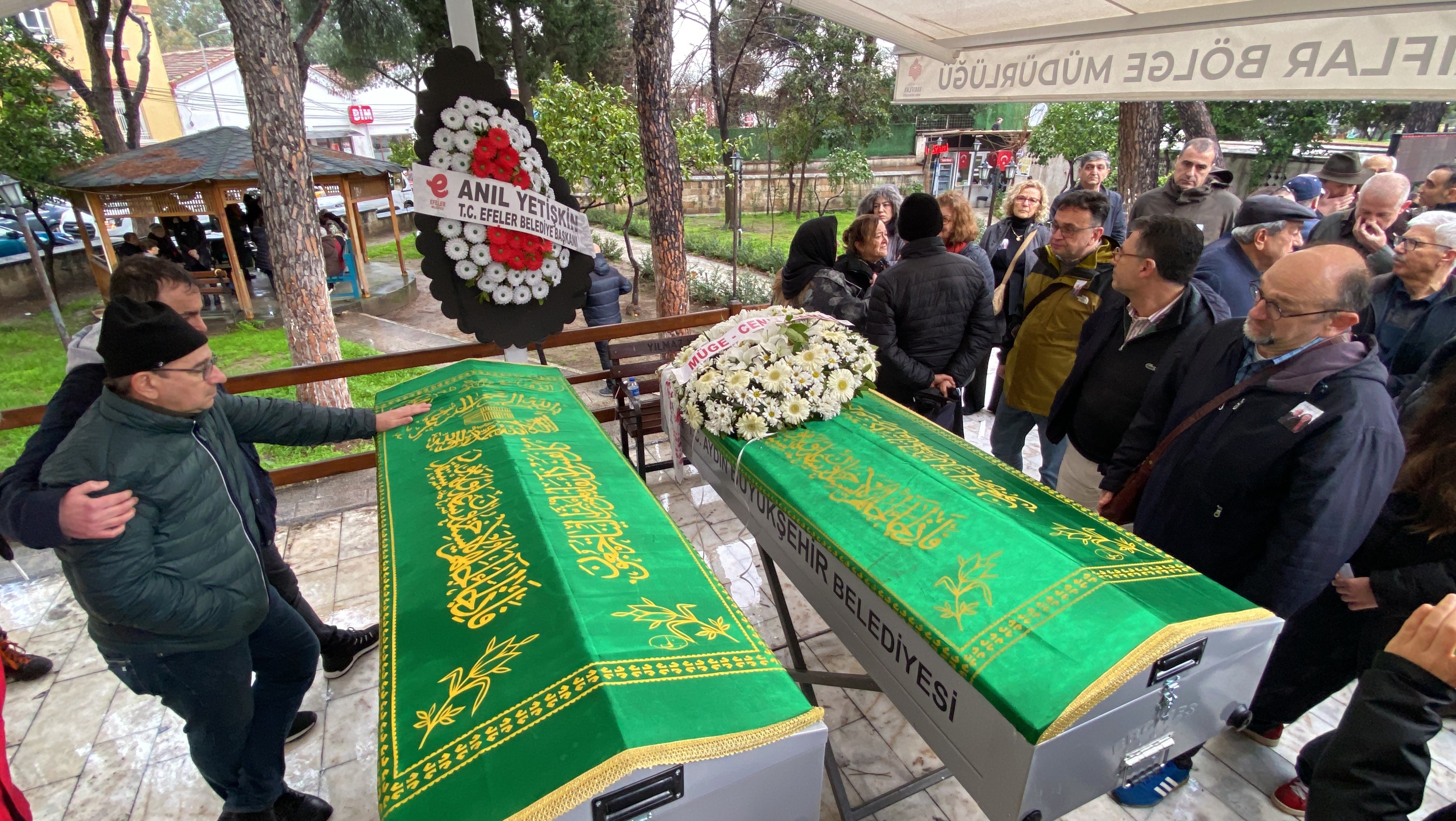 Aydın’da Bıçaklanarak Öldürülen Karı Kocaya Gözyaşlarıyla Veda (3)