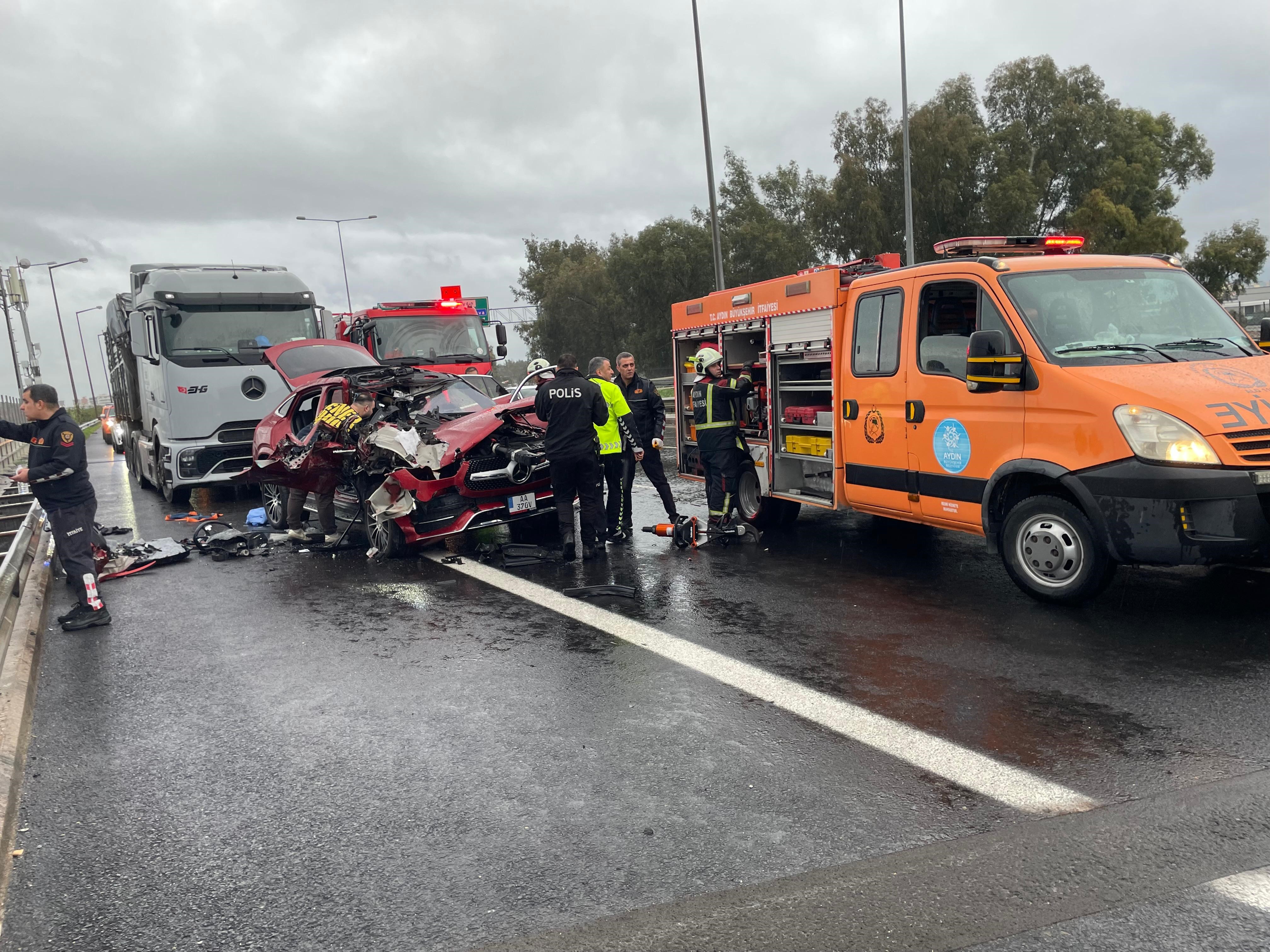 Aydın’da Lüks Otomobil Hurdaya Döndü (3)