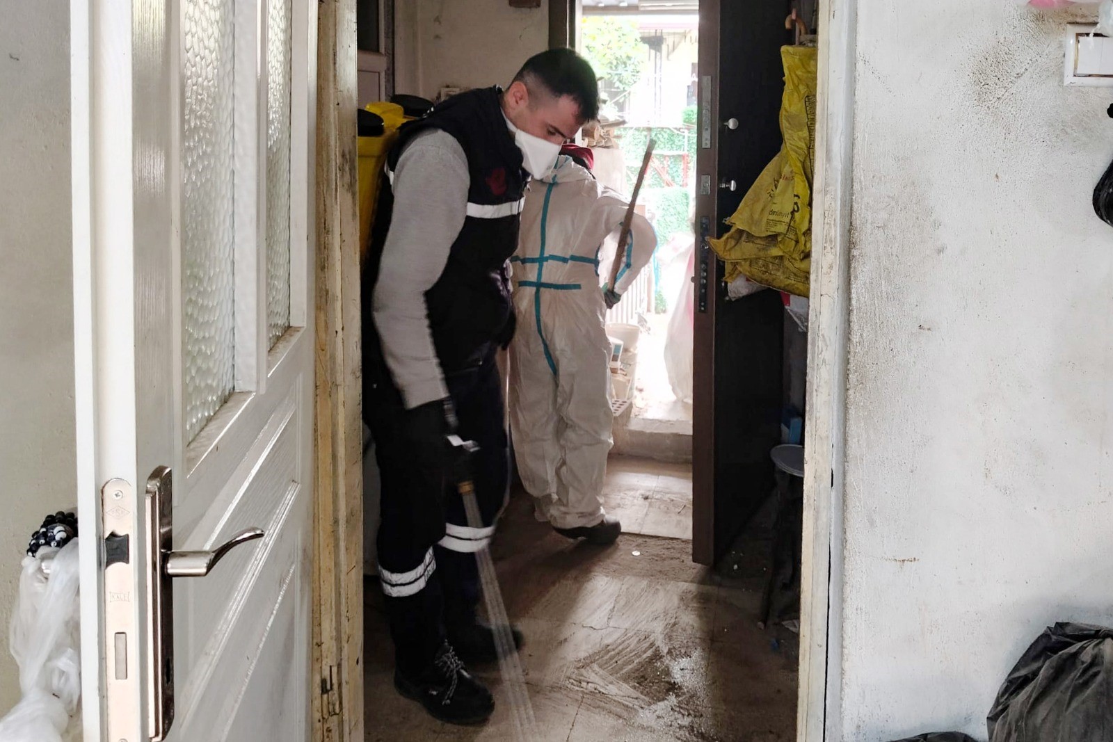 Aydın’da Mide Bulandıran Görüntüler.. Kamyon Kamyon Çöp Çıktı (3)