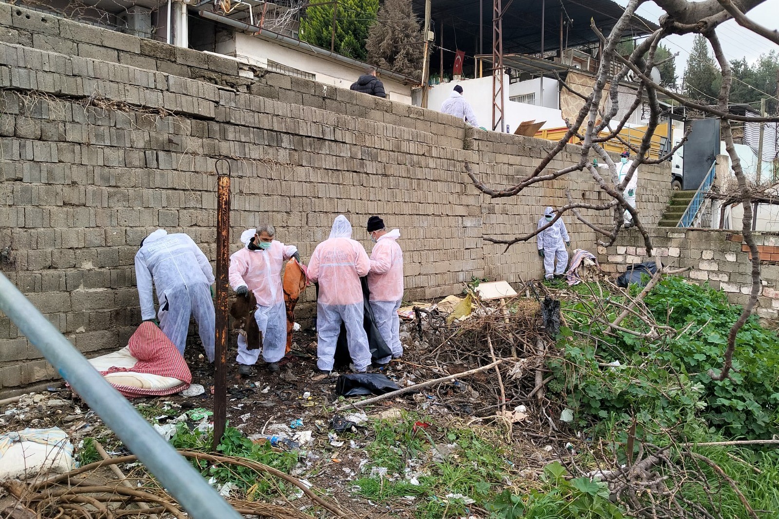 Aydın’da Mide Bulandıran Görüntüler.. Kamyon Kamyon Çöp Çıktı (8)