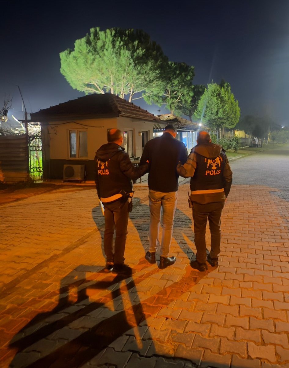 Aydın’da Nitelikli Dolandırıcılık Suçundan Aranan Şahıs Yakalandı (1)