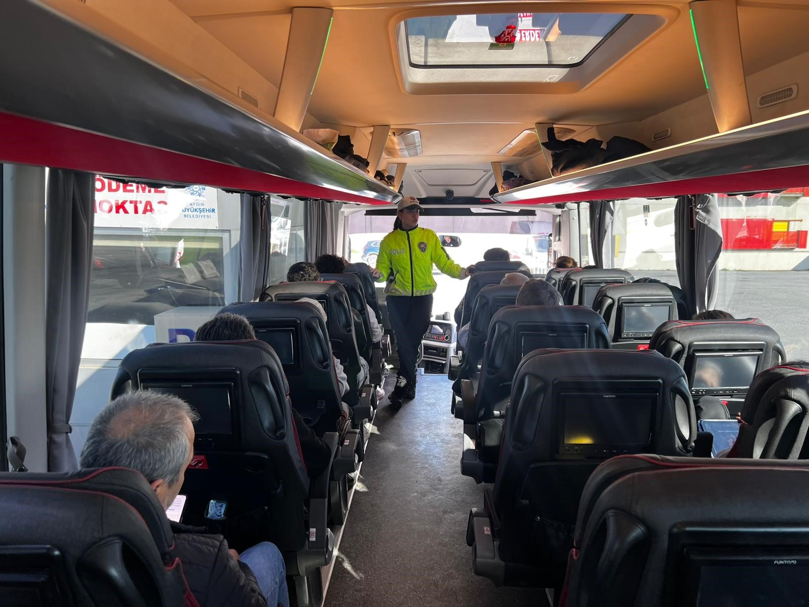 Aydın'da Polis Ekiplerinden Terminalde Hayati Uyarı (4)