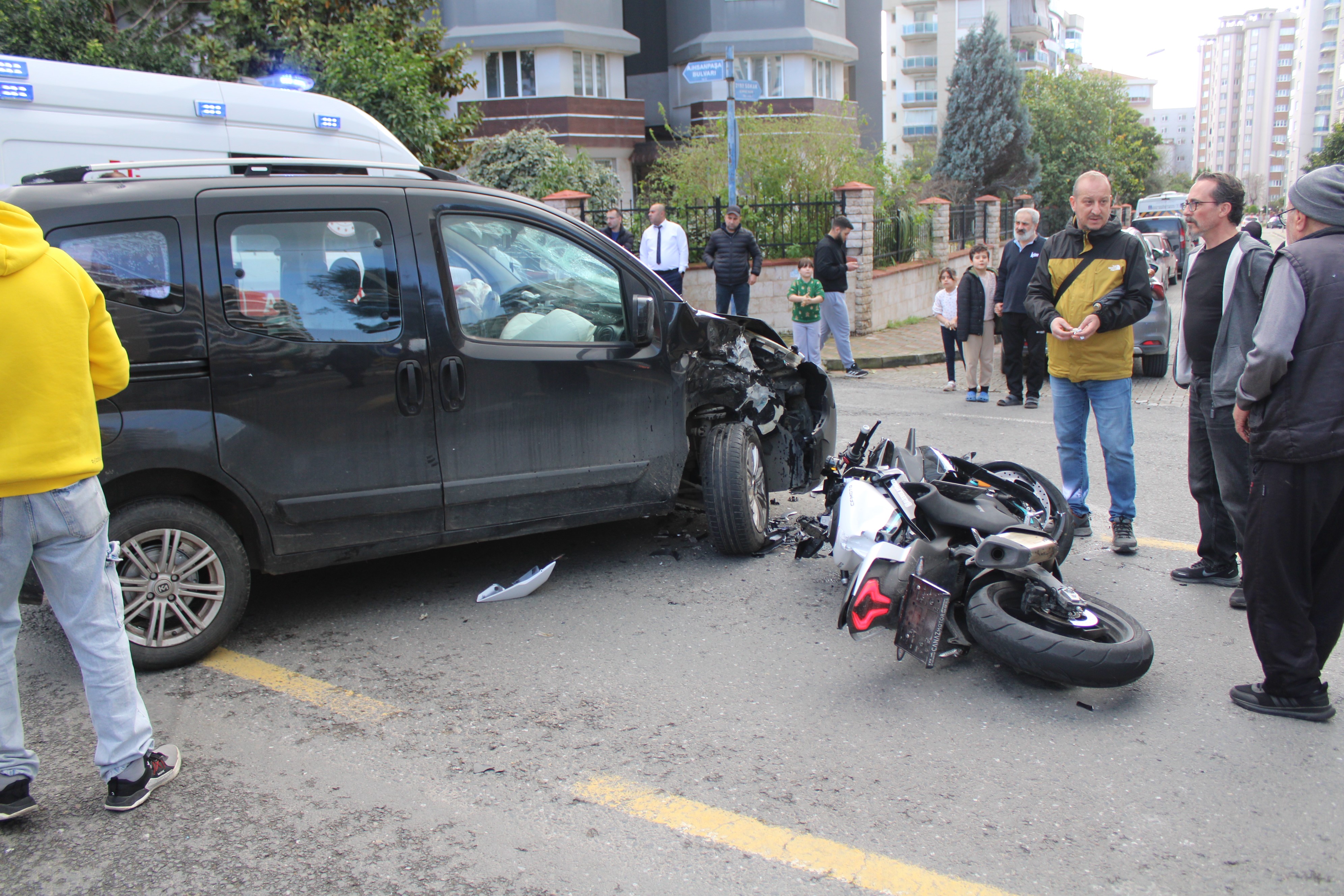 Aydın’daki Feci Kazada 1 Kişi Ağır Yaralandı (5)