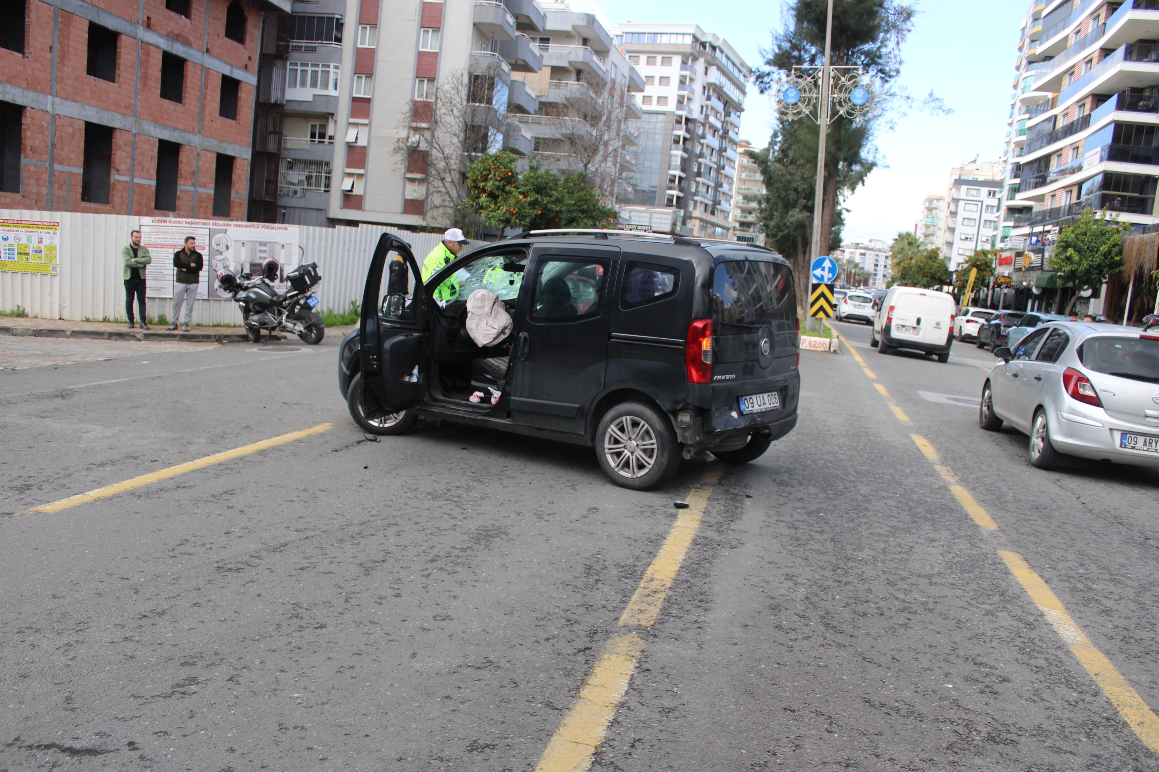 Aydın’daki Feci Kazada 1 Kişi Ağır Yaralandı (8)