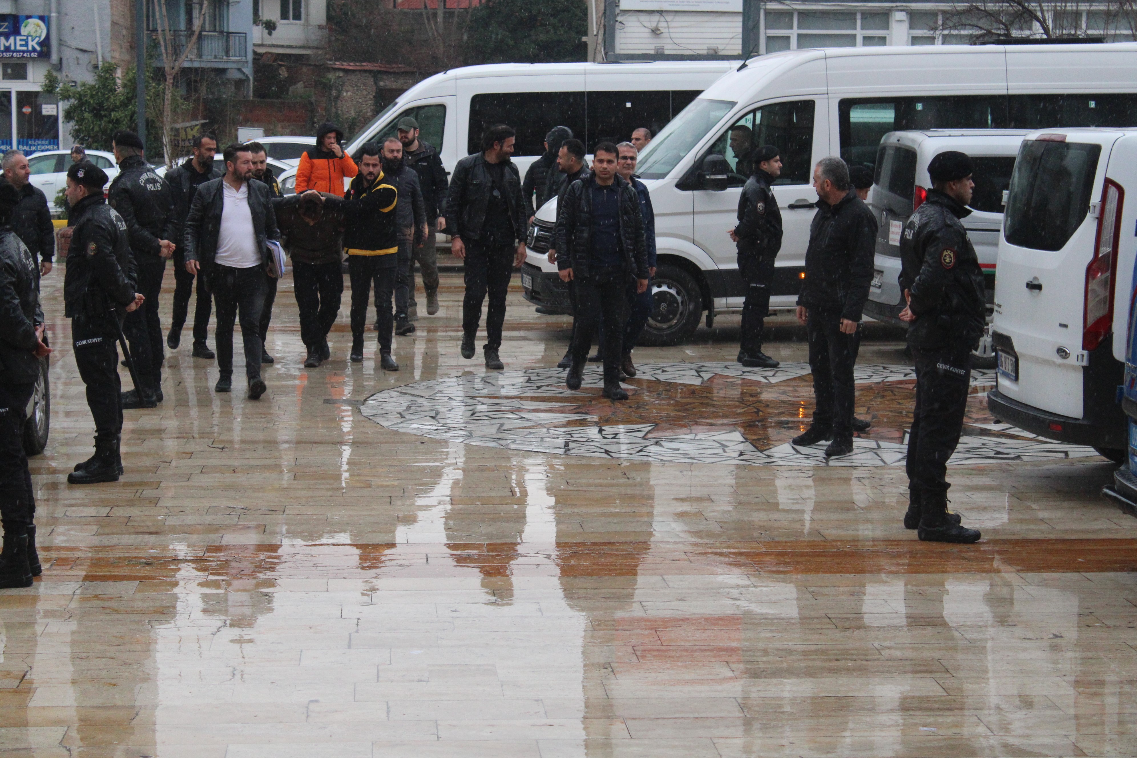 Aydın’daki Vahşi Cinayetin Şüphelisi Adliyeye Getirildi (5)