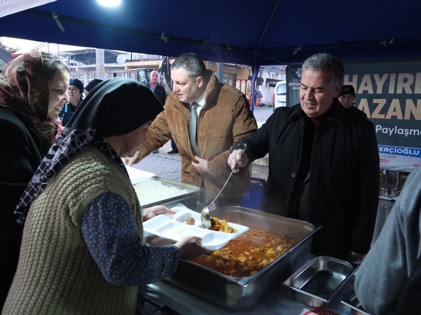 Aydın’ın Buharkent Ilçesinde Ilk Iftar Etkinliği Savcıllı Mahallesi’nde Gerçekleştirildi. Başkan Erol, Ilk Iftarını Vatandaşlarla Yaptı (2)