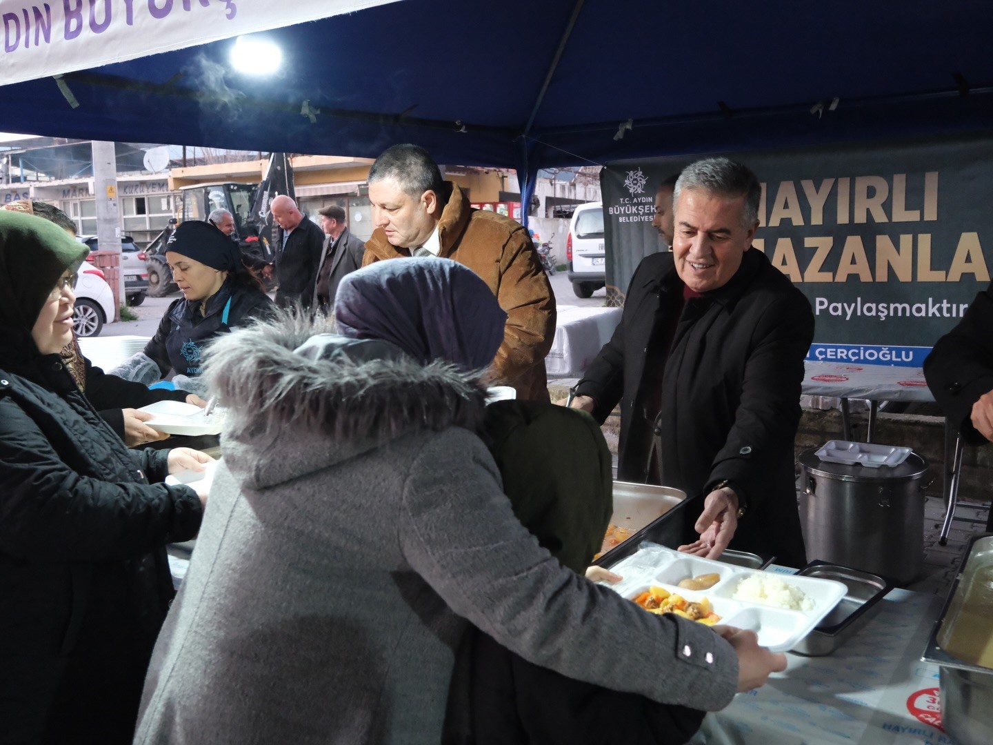 Aydın’ın Buharkent Ilçesinde Ilk Iftar Etkinliği Savcıllı Mahallesi’nde Gerçekleştirildi. Başkan Erol, Ilk Iftarını Vatandaşlarla Yaptı (3)