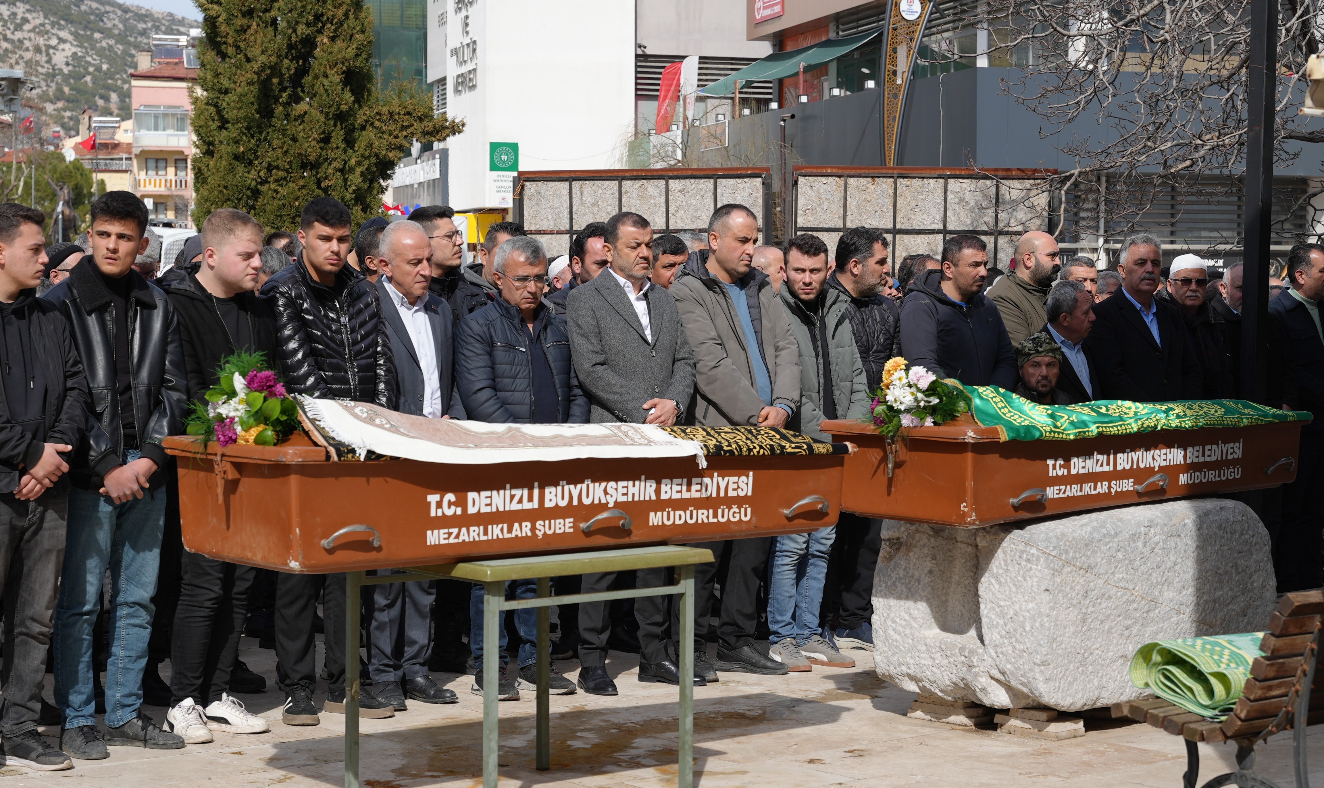 Baba Ve Oğlu Gözyaşlarıyla Uğurlandı (5)