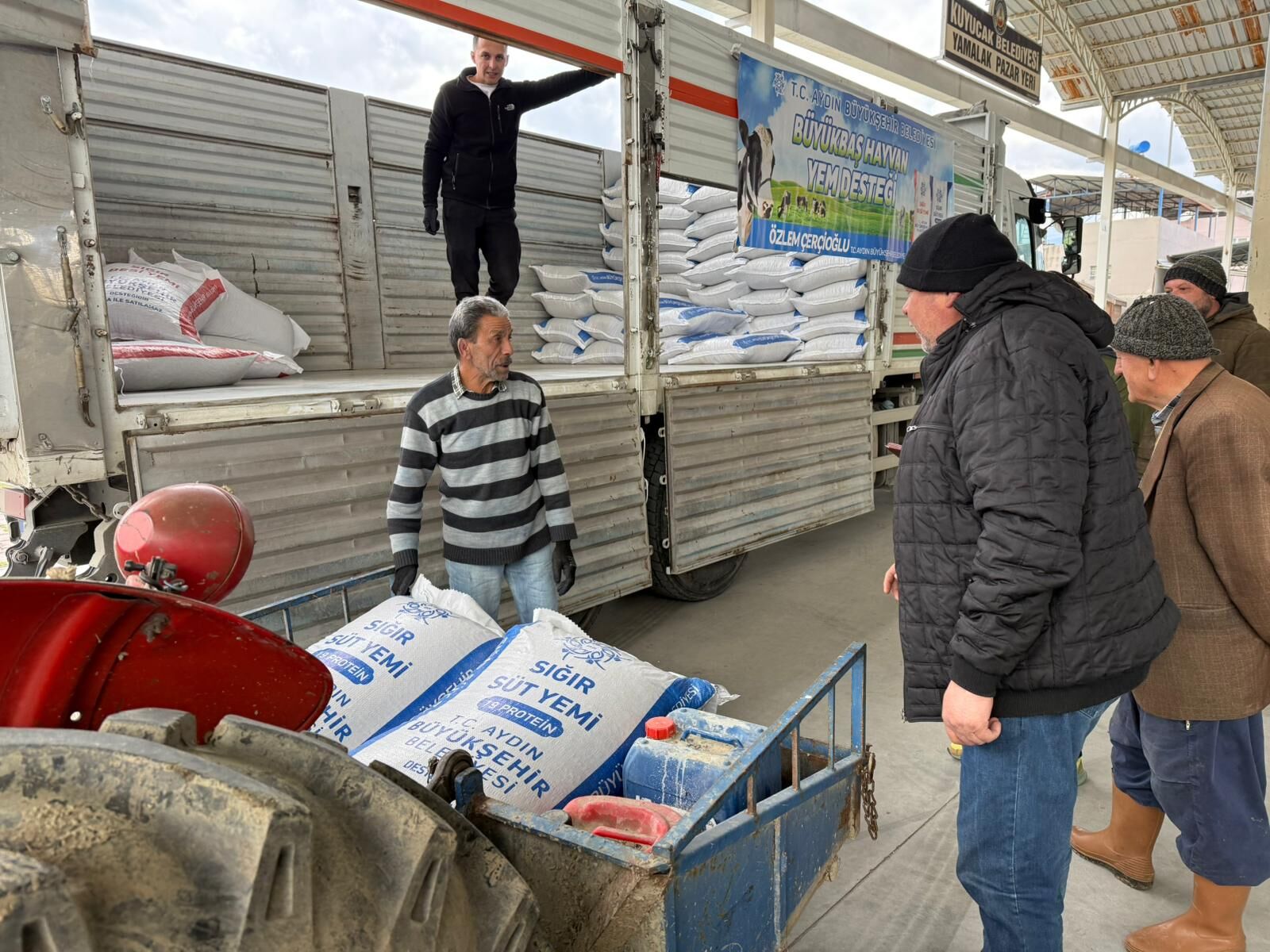 Başkan Çerçioğlu’nun Küçük Üreticilere Yem Destekleri Devam Ediyor (4)