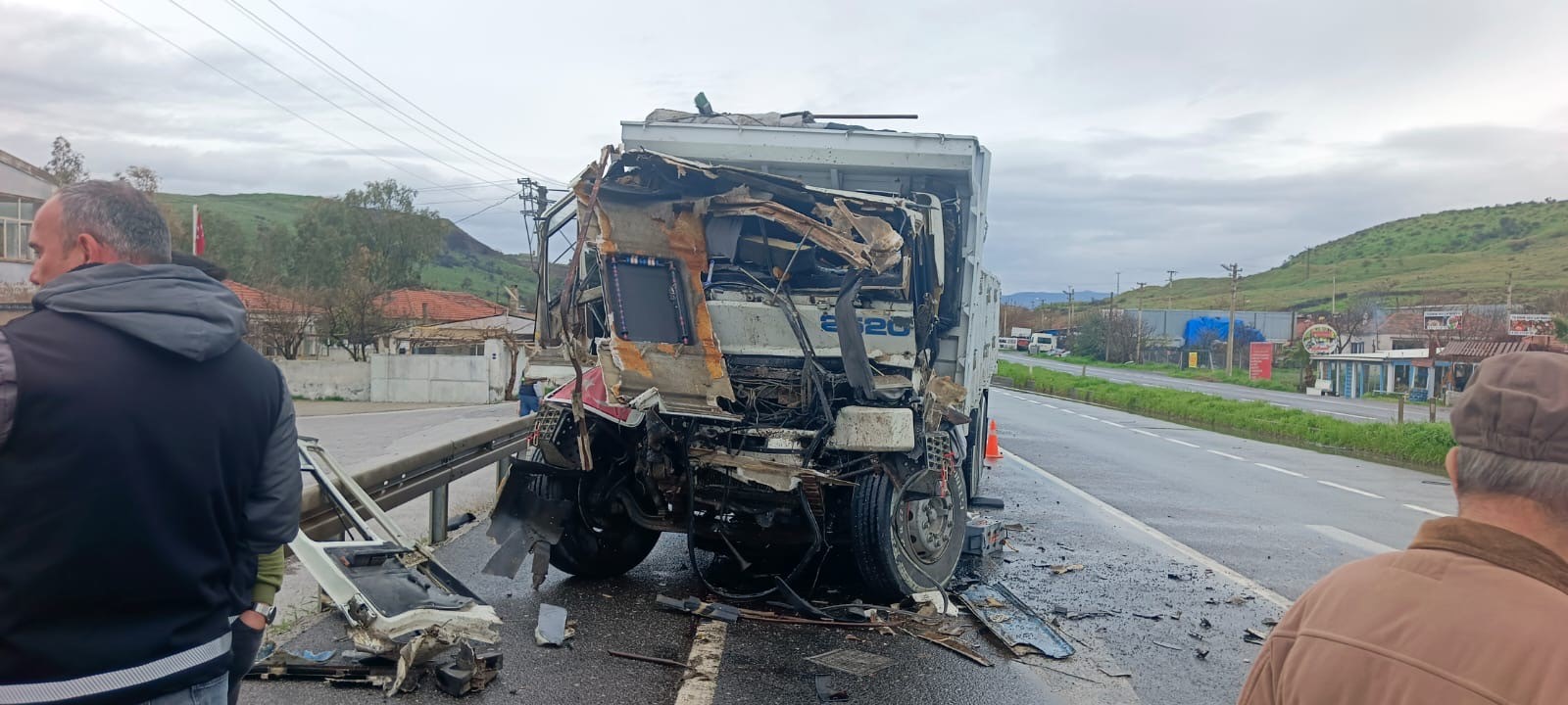 Belediye Kamyonuna Arkadan Çarpan Sürücü Hayatını Kaybetti (2)