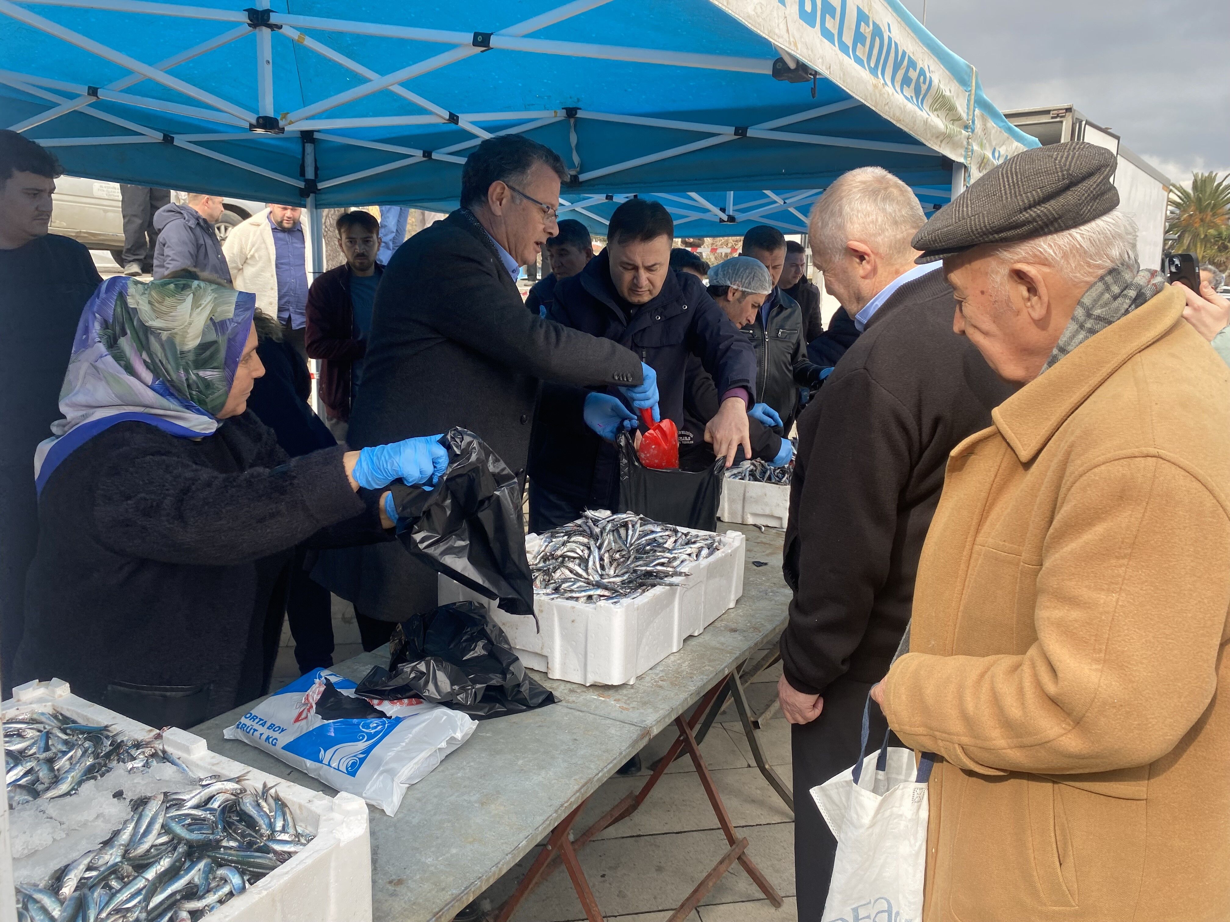 Belediyenin Ikramı 8 Ton Hamsi 1 Saatte Tükendi (3)