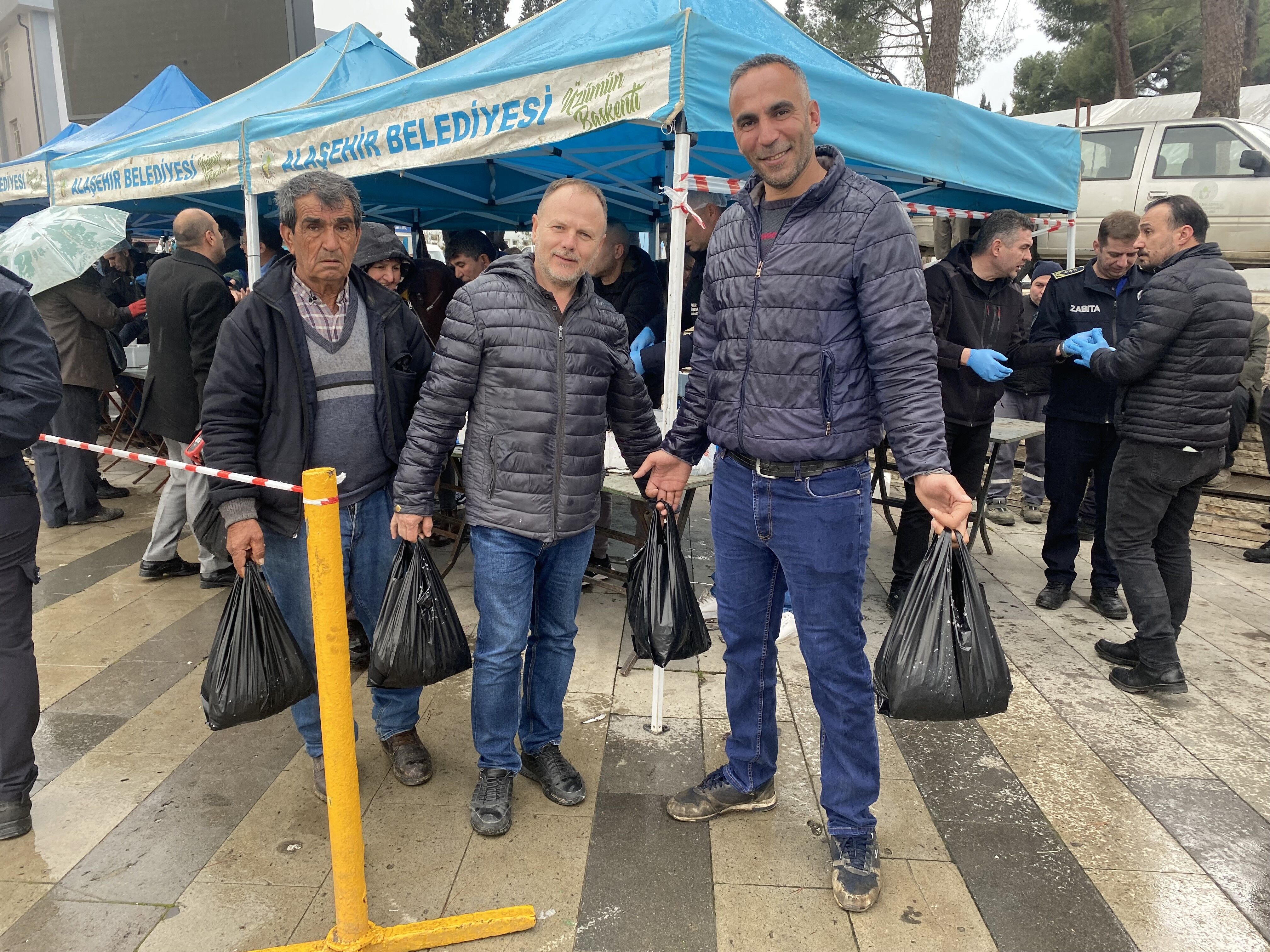 Belediyenin Ikramı 8 Ton Hamsi 1 Saatte Tükendi (5)