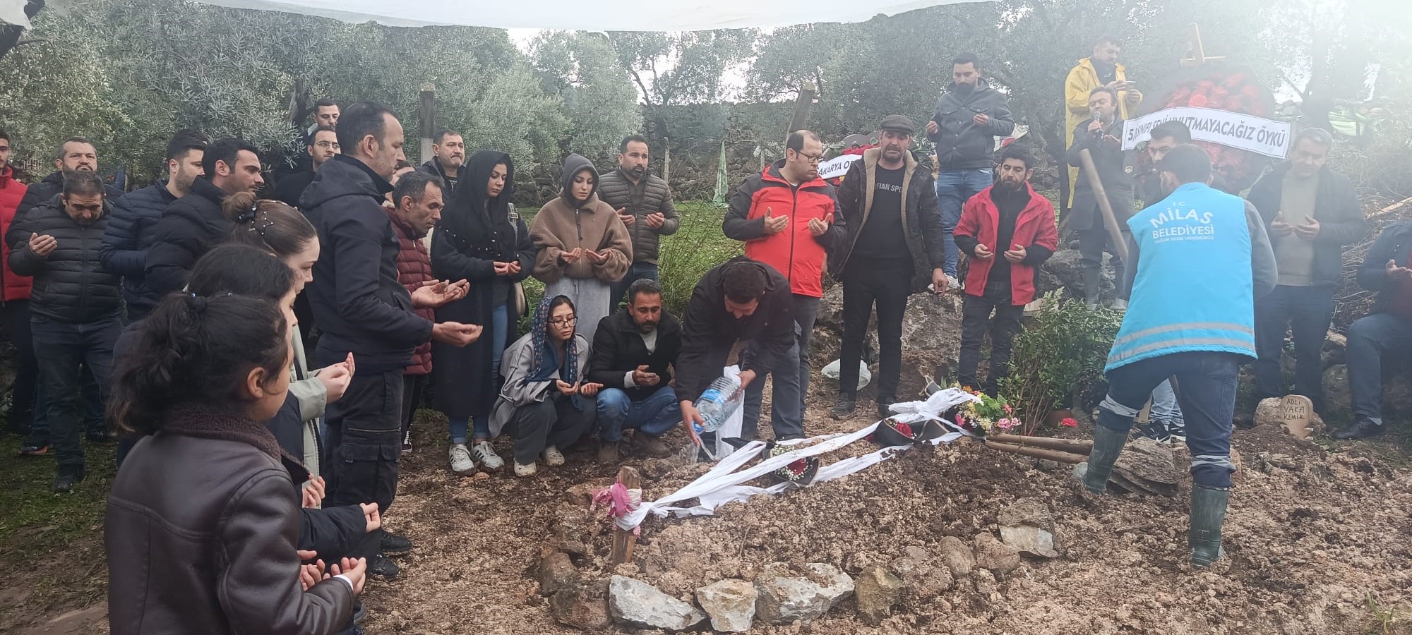 Beşinci Sınıf Öğrencisi Öykü Gözyaşlarıyla Uğurlandı (6)