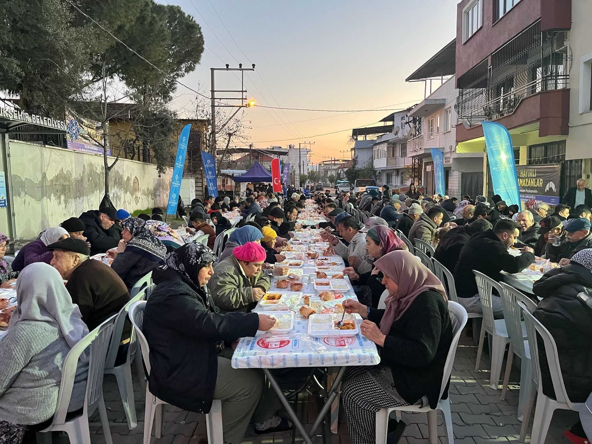 Binlerce Vatandaş Aydın Büyükşehir’in Iftar Sofralarında Buluşuyor (5)