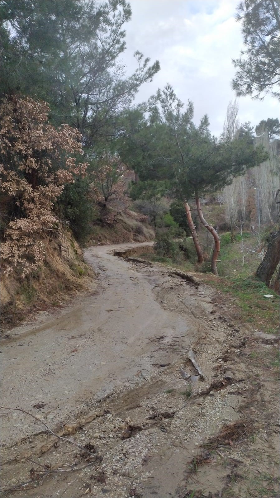 Bozuk Yol Yağışların Ardından Çileye Döndü (2)