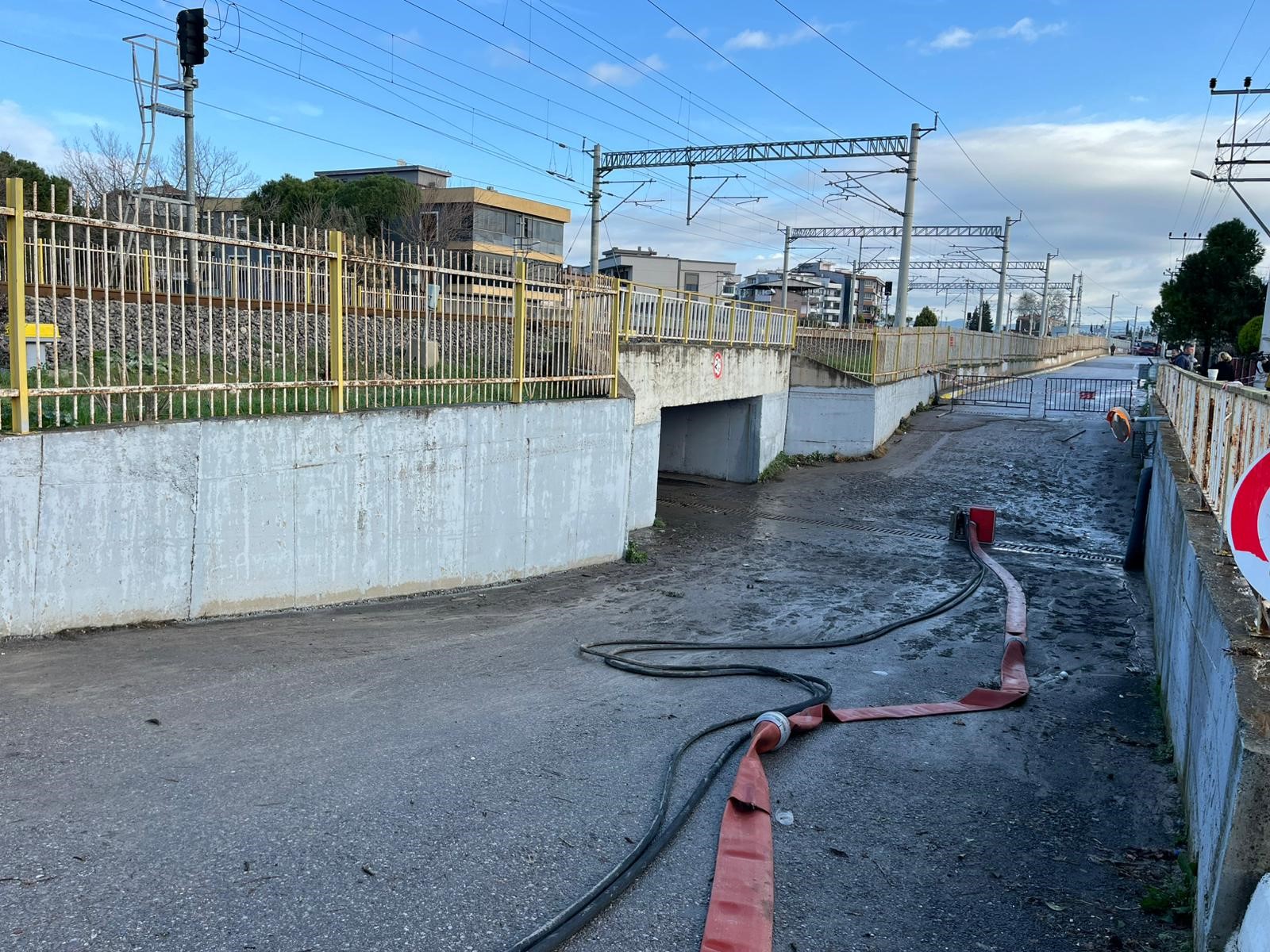 Bu Alt Geçitte Can Verdi (8)