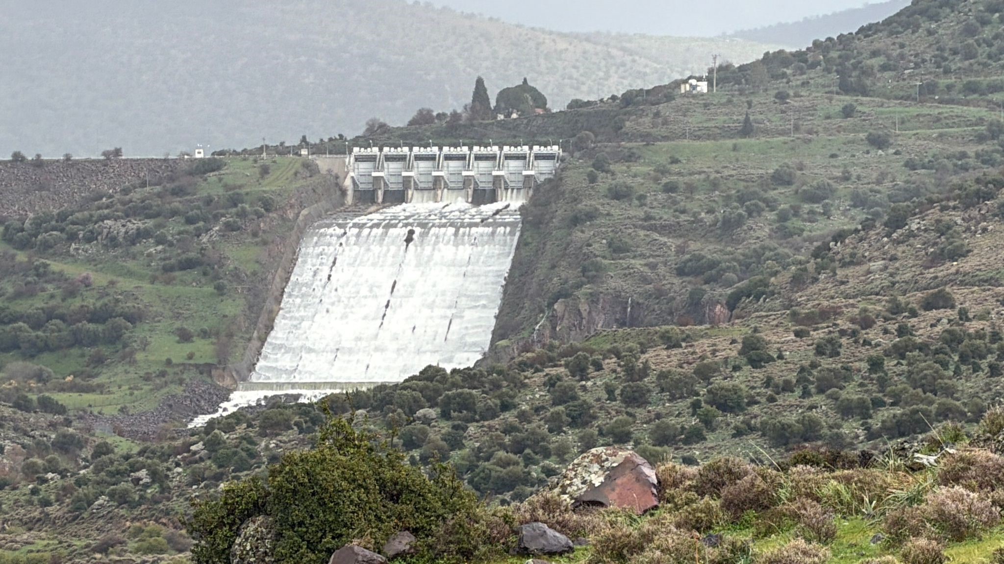 Bu Bölgelere Yaklaşmayın.. Baraj Kapakları Açıldı (4)