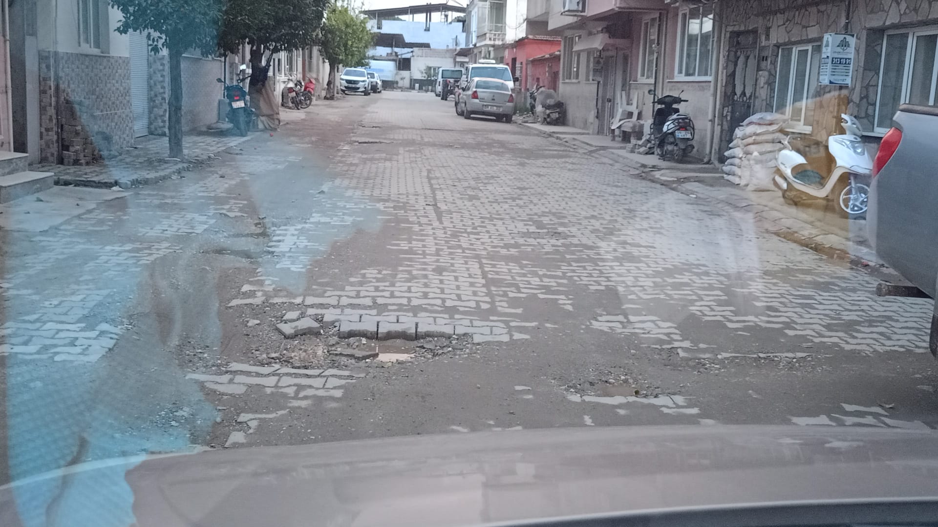 Buharkent’te Yollar Köstebek Yuvasına Döndü (3)