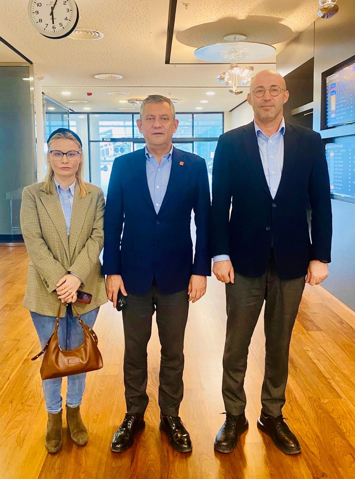 Chp Genel Başkanı Özgür Özel Ortaklar’da Çöp Şiş Yedi (2)