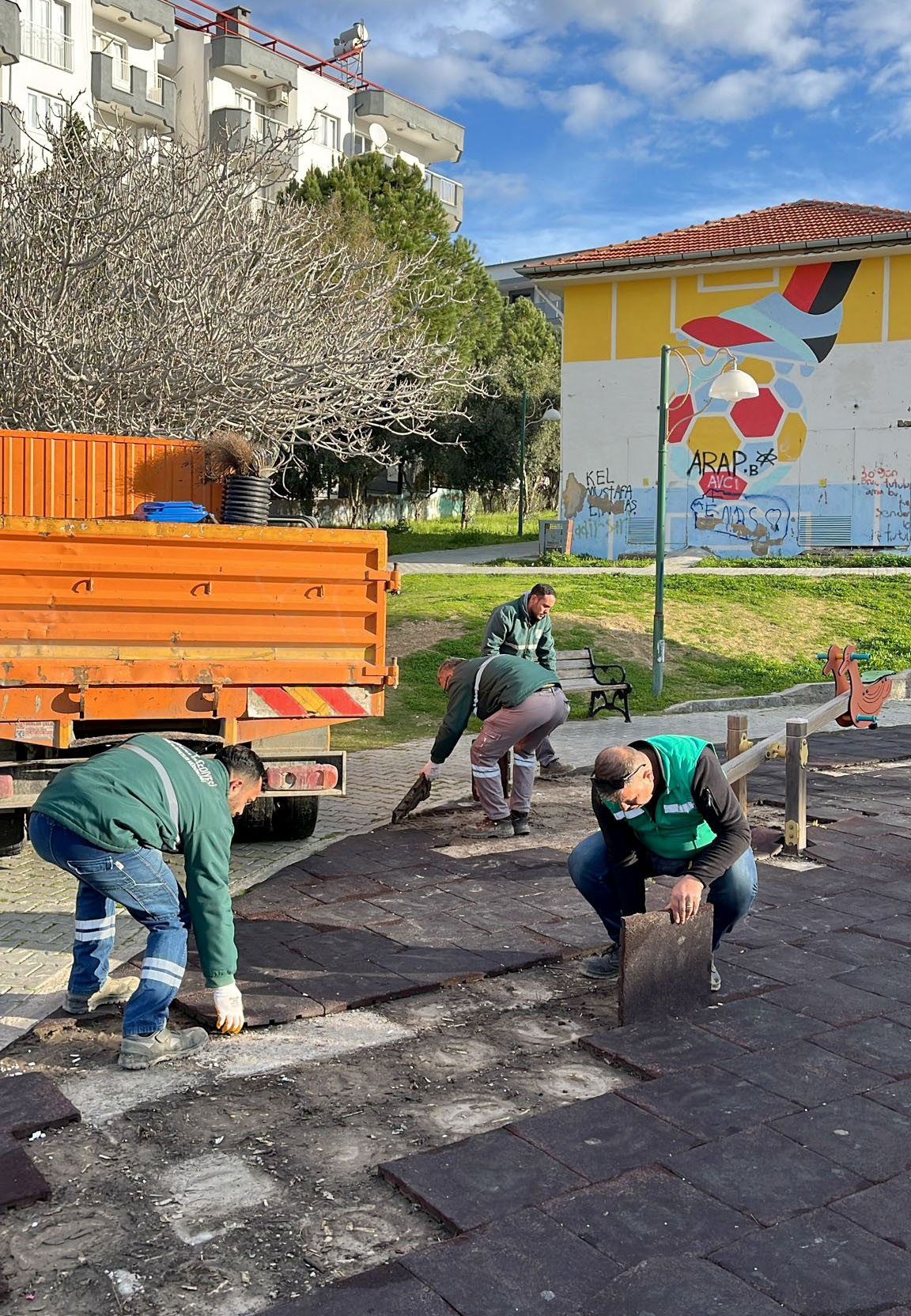 Daha Yesil Bir Kusadasi (1)