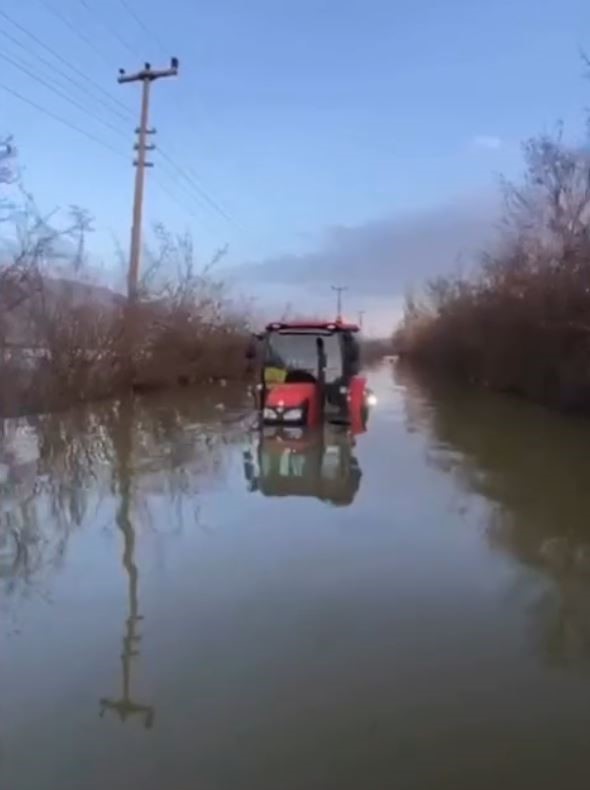 Dere Yatağında 5 Kişi Mahsur Kaldı (2)