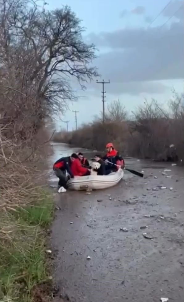 Dere Yatağında 5 Kişi Mahsur Kaldı (5)