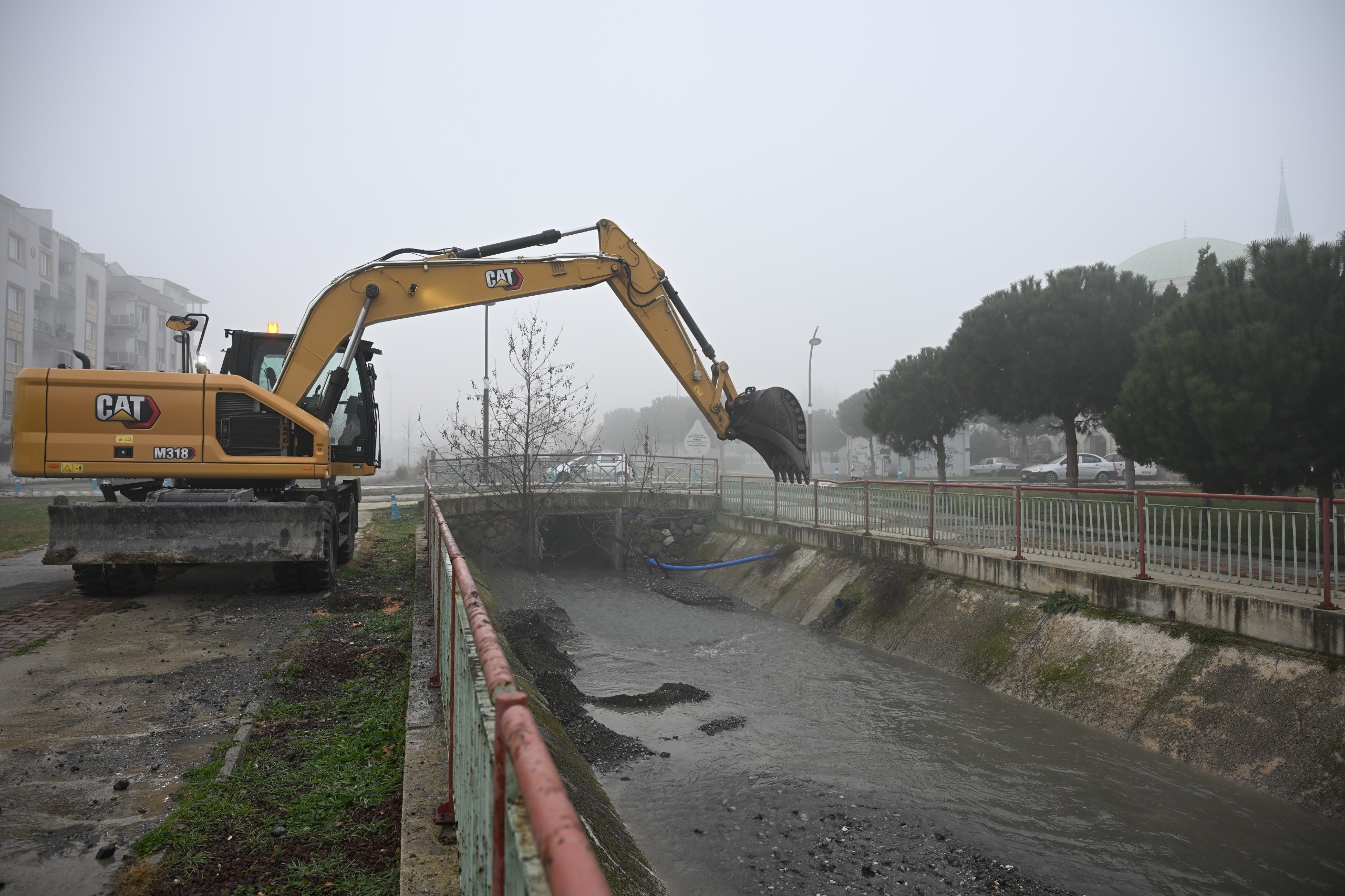 Dereyi Çöplüğe Çevirmişler (2)