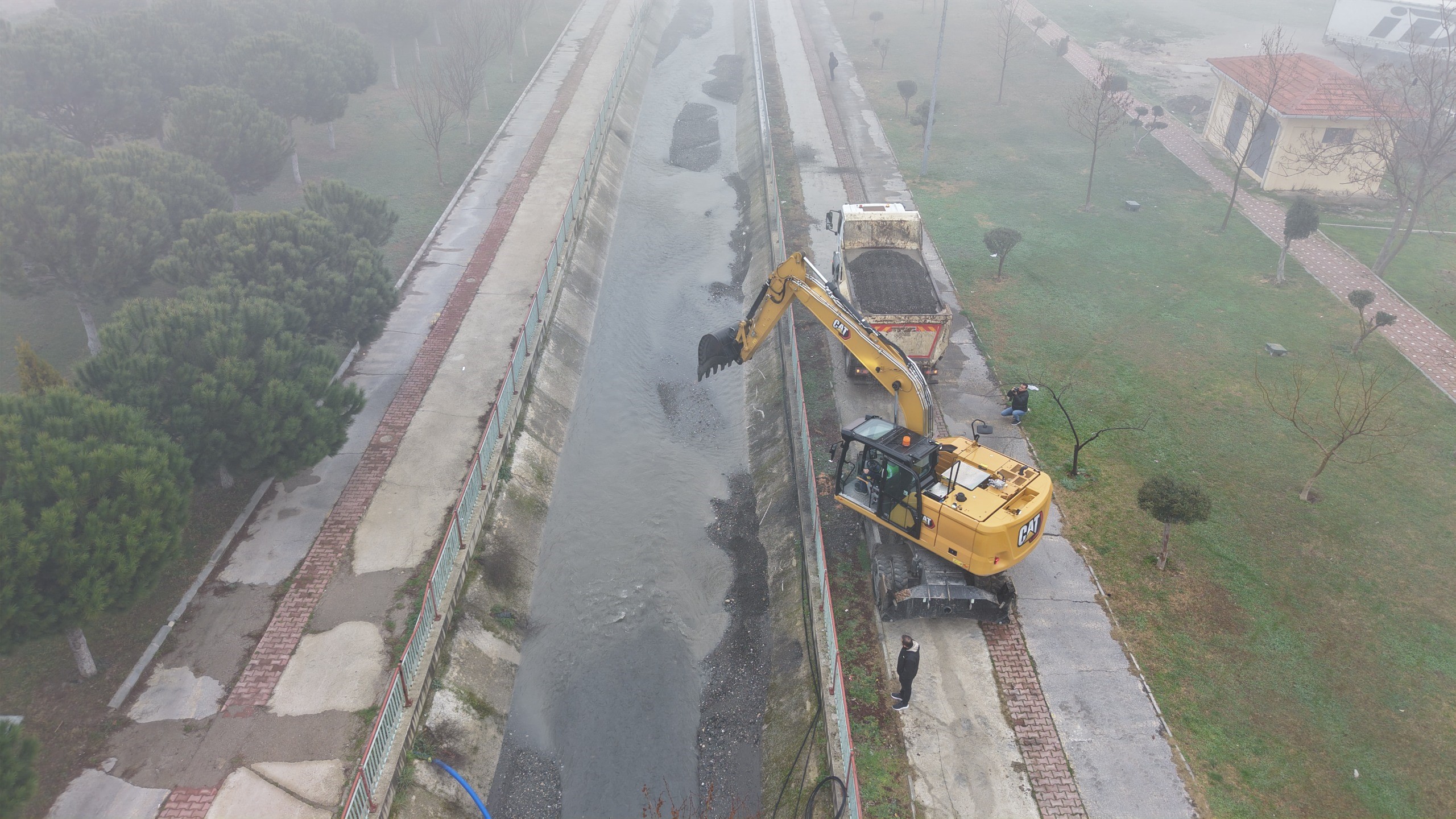 Dereyi Çöplüğe Çevirmişler (6)