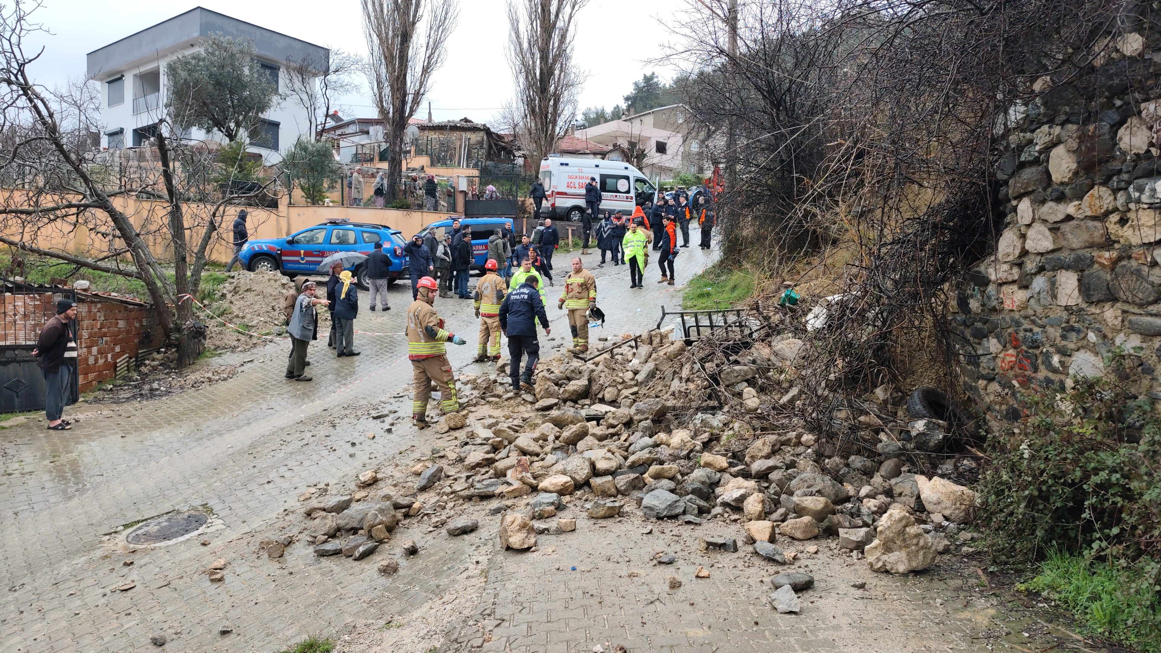 Duvarın Altında Kaldı, Hayatını Kaybetti (4)