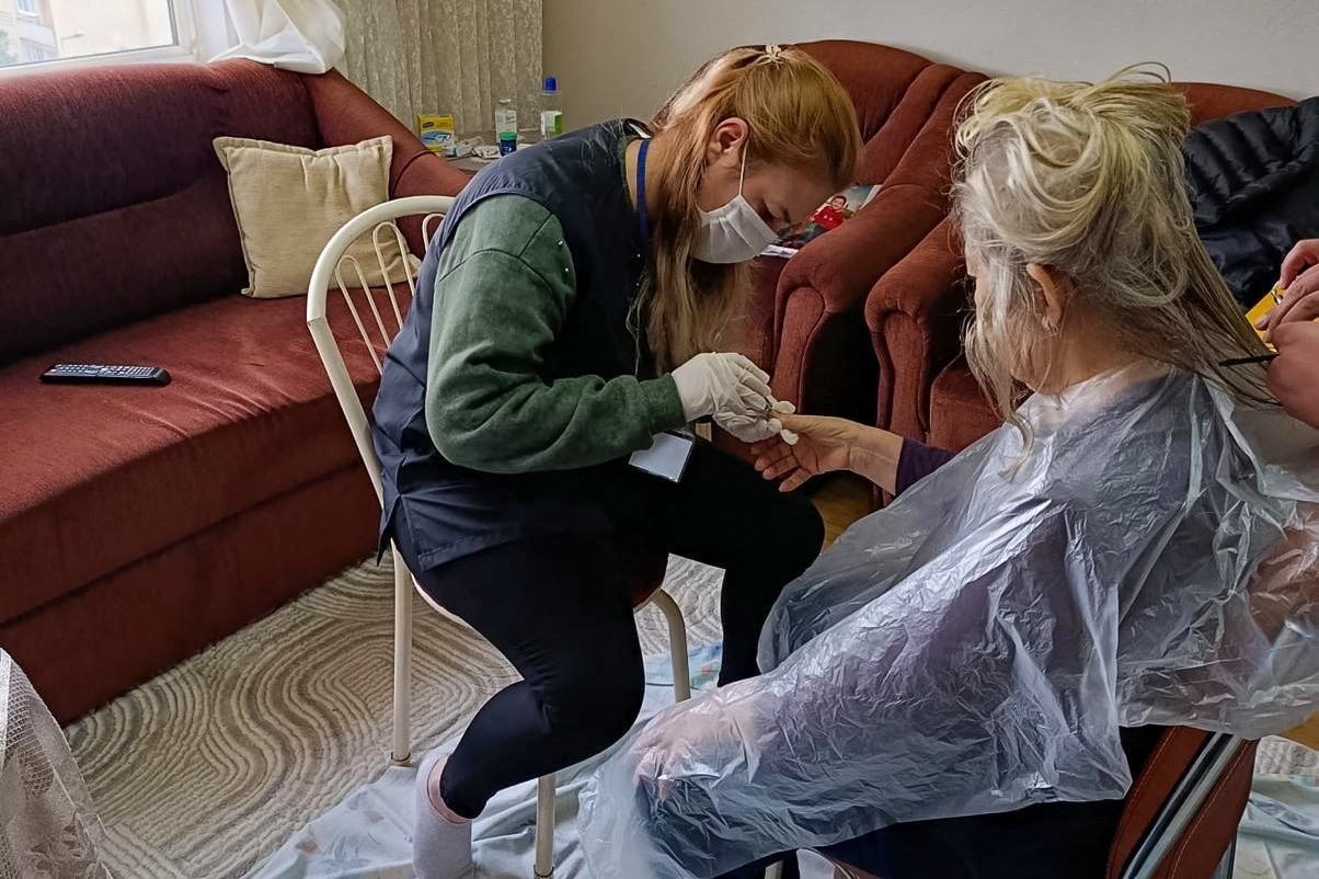 Efeler Belediyesi'nin Evde Bakım Hizmeti Sürüyor (5)