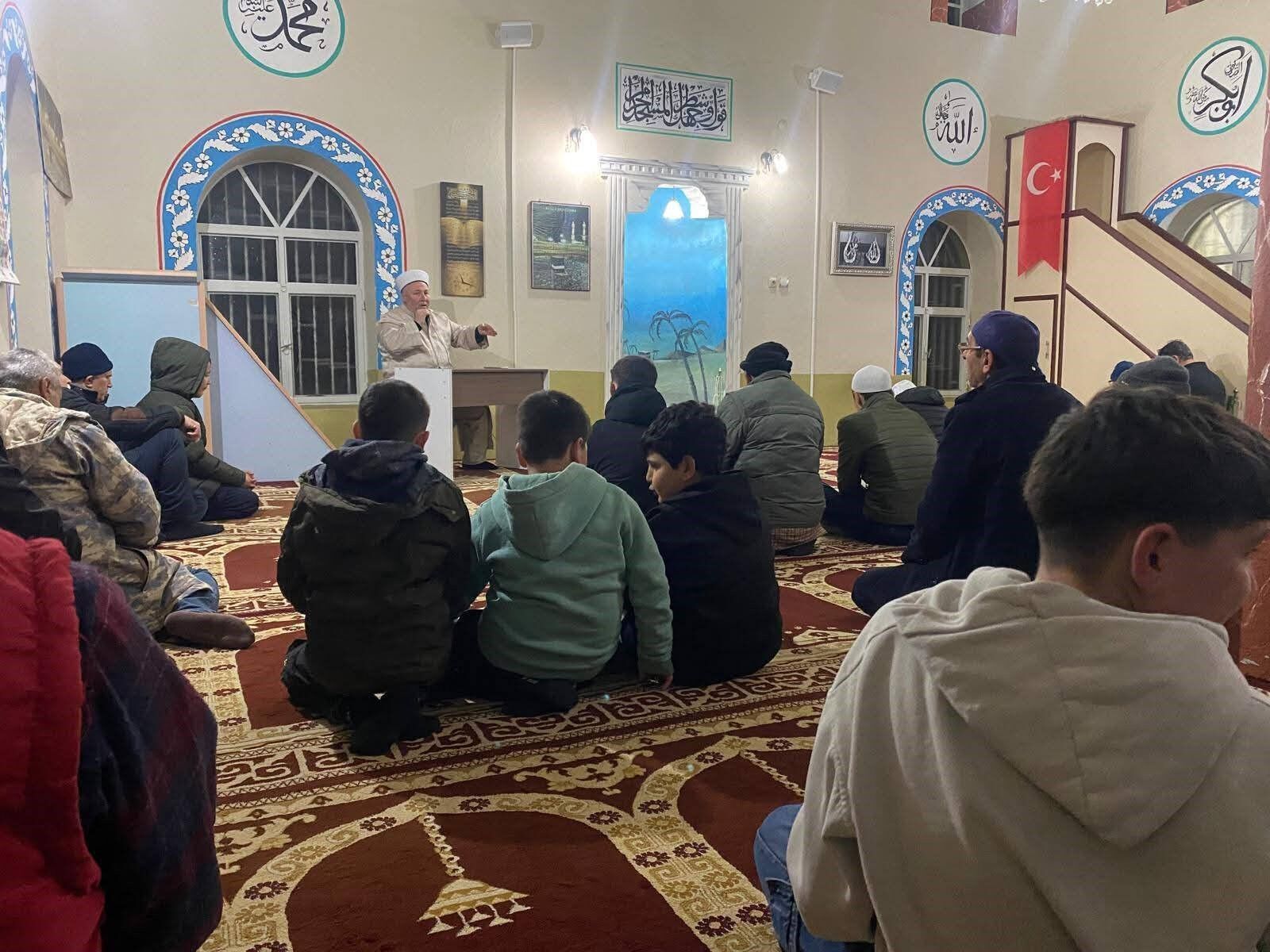 Efeler'de 'Mahallece İftardayız' Programı Vatandaşları Buluşturdu (4)