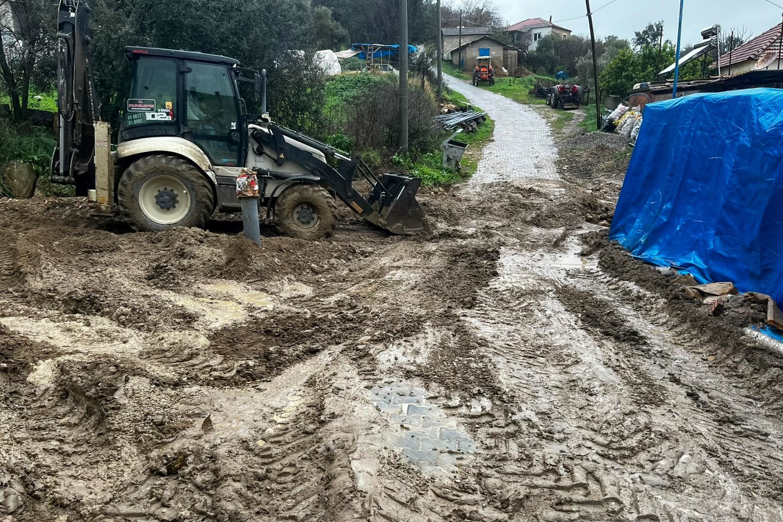 Efeler’den Sağanak Yağışa Hızlı Müdahale (3)