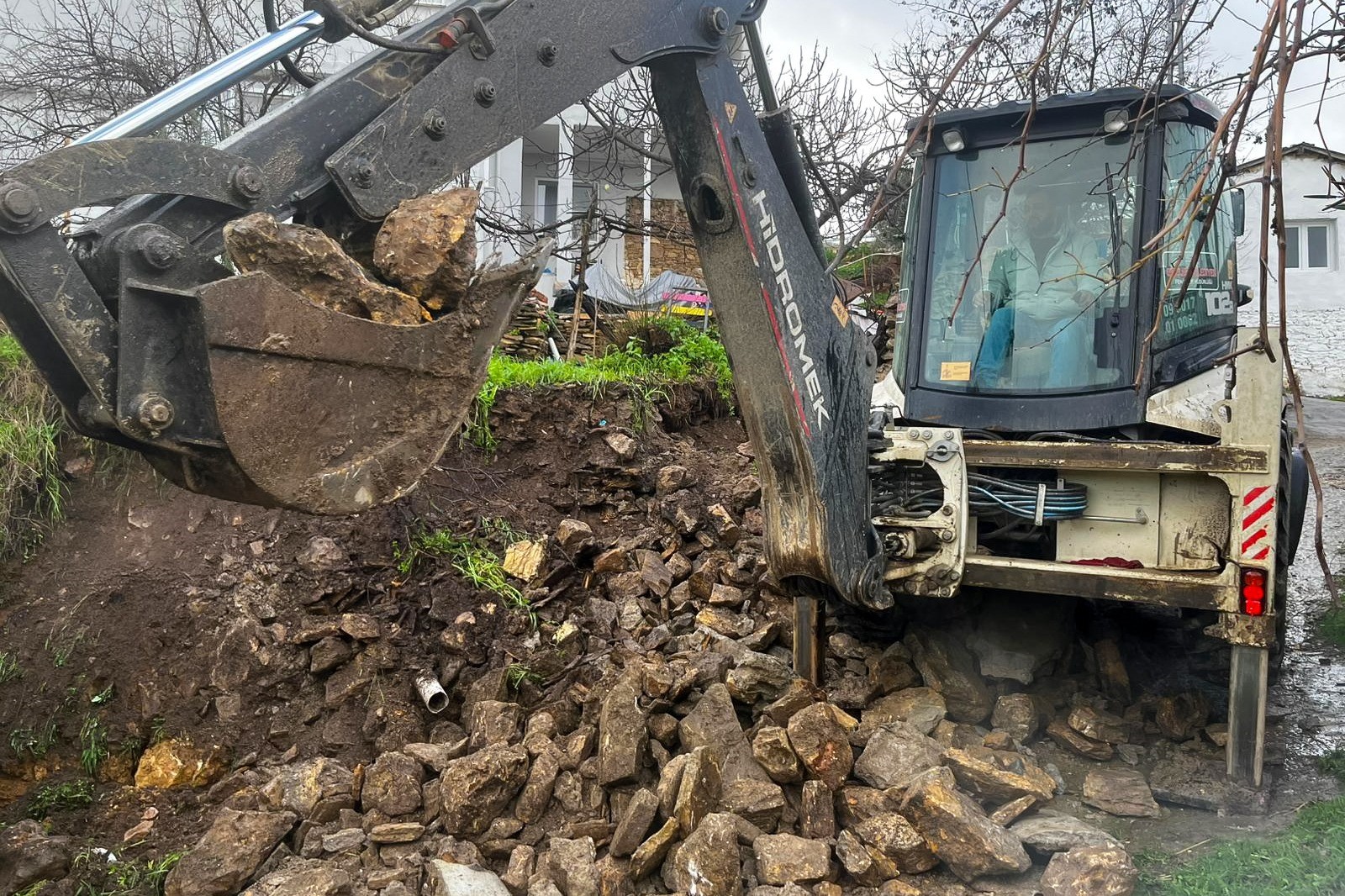 Efeler’den Sağanak Yağışa Hızlı Müdahale (5)