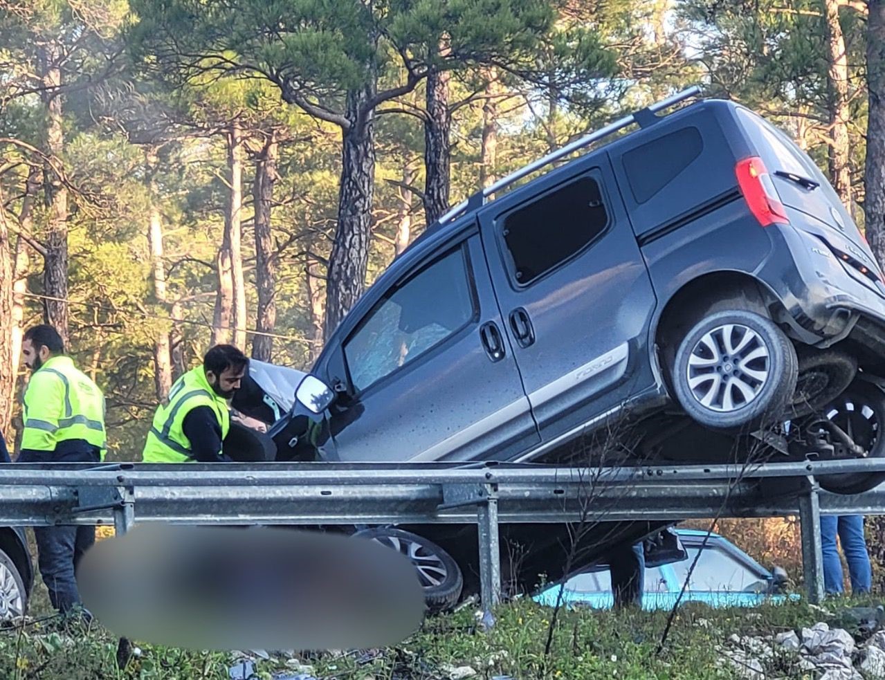 Feci Trafik Kazasında 4 Kişi Hastaneye Kaldırıldı (2)