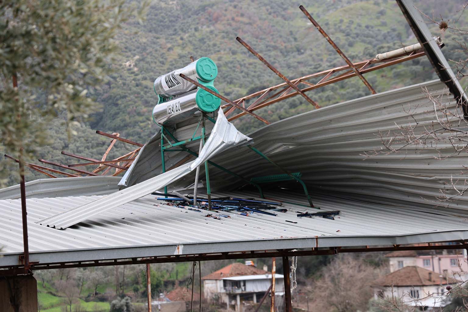 Fırtına Aydın Köşk’ü Yıktı Geçti (2)
