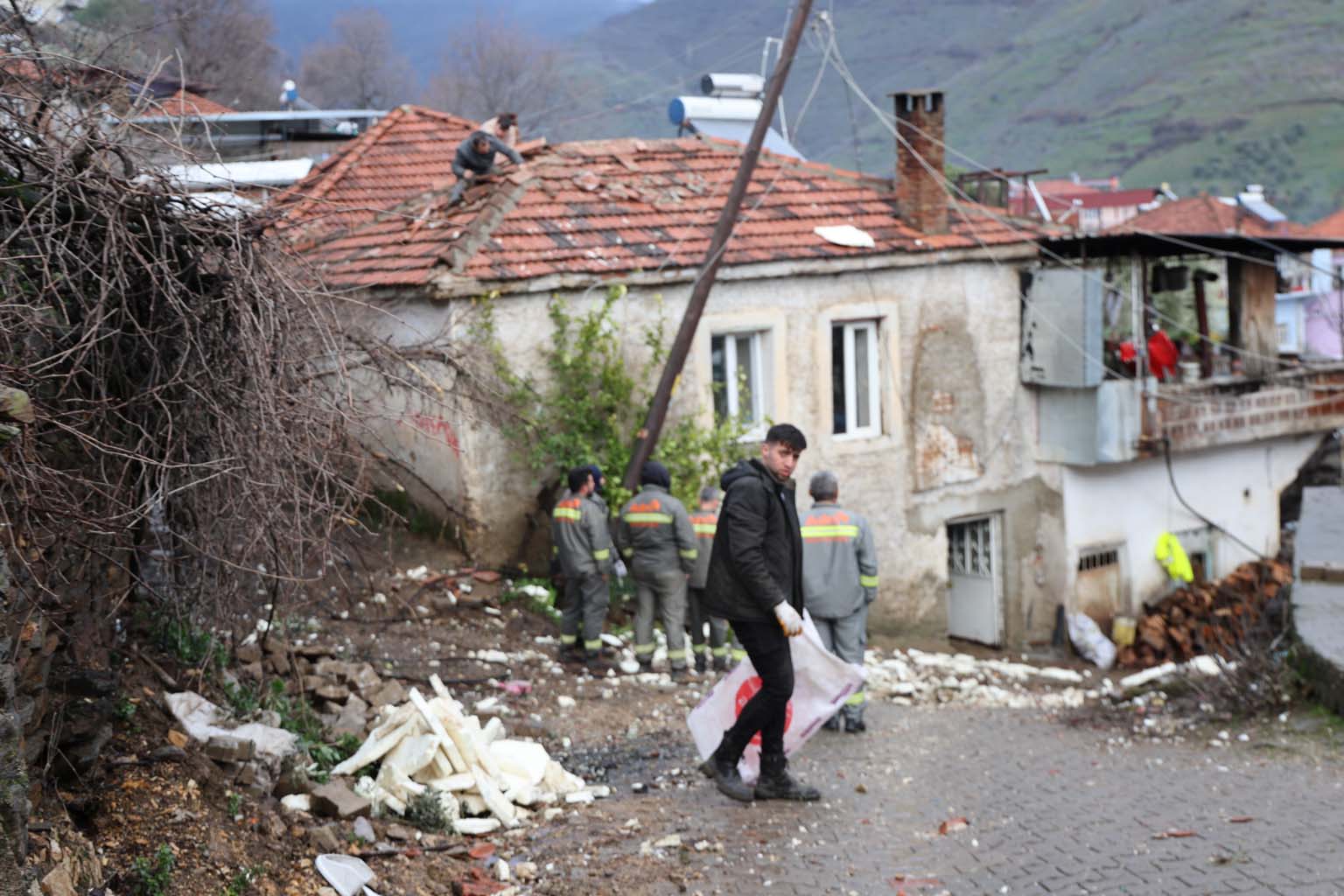 Fırtına Aydın Köşk’ü Yıktı Geçti (6)