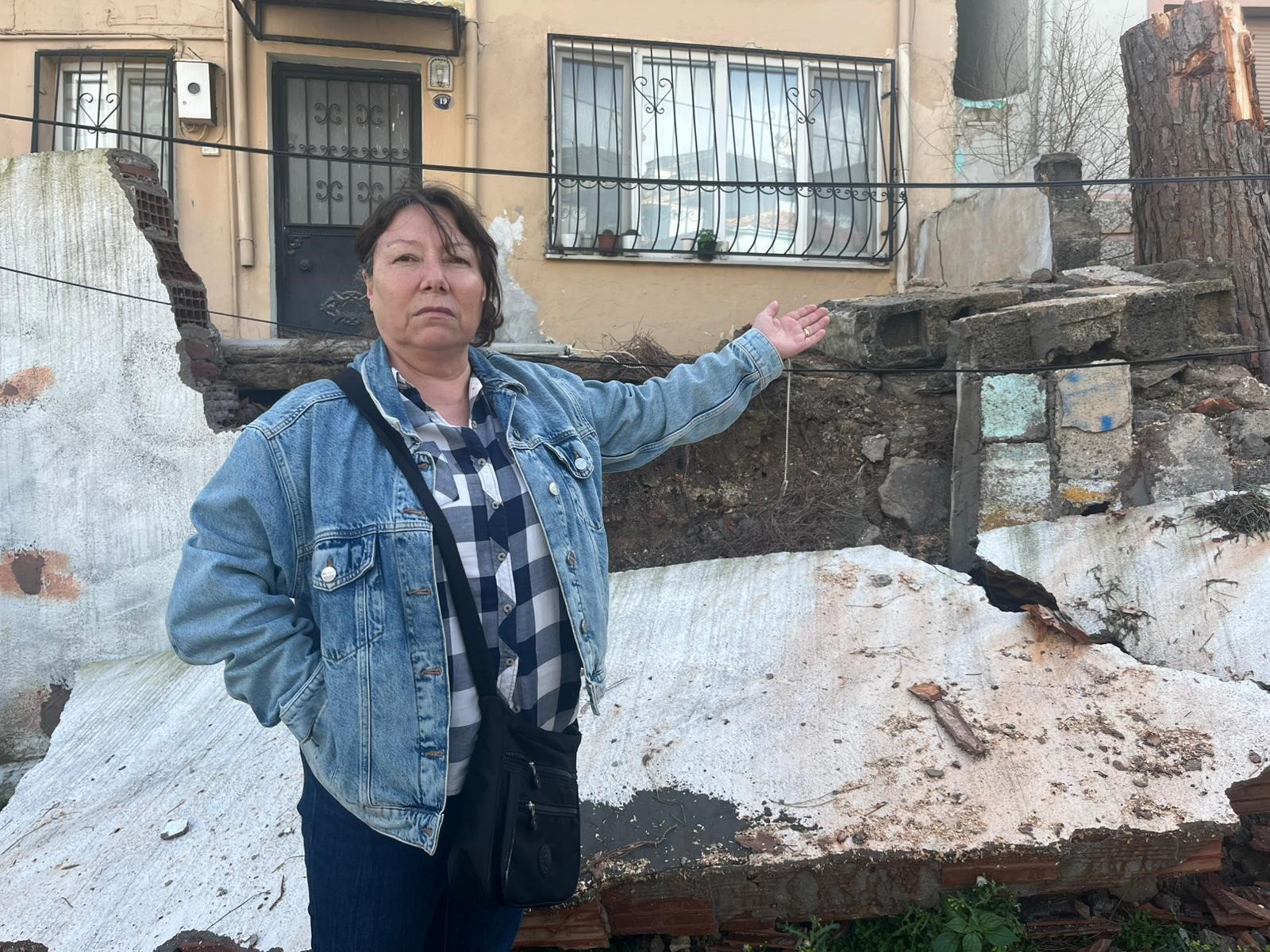 Fırtına Nedeniyle Devrilen Ağaç Alev Aldı (5)