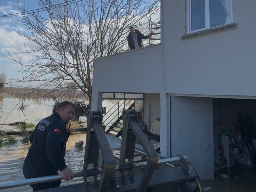 Gediz Nehri Taştı, Vatandaşlar Mahsur Kaldı (3)