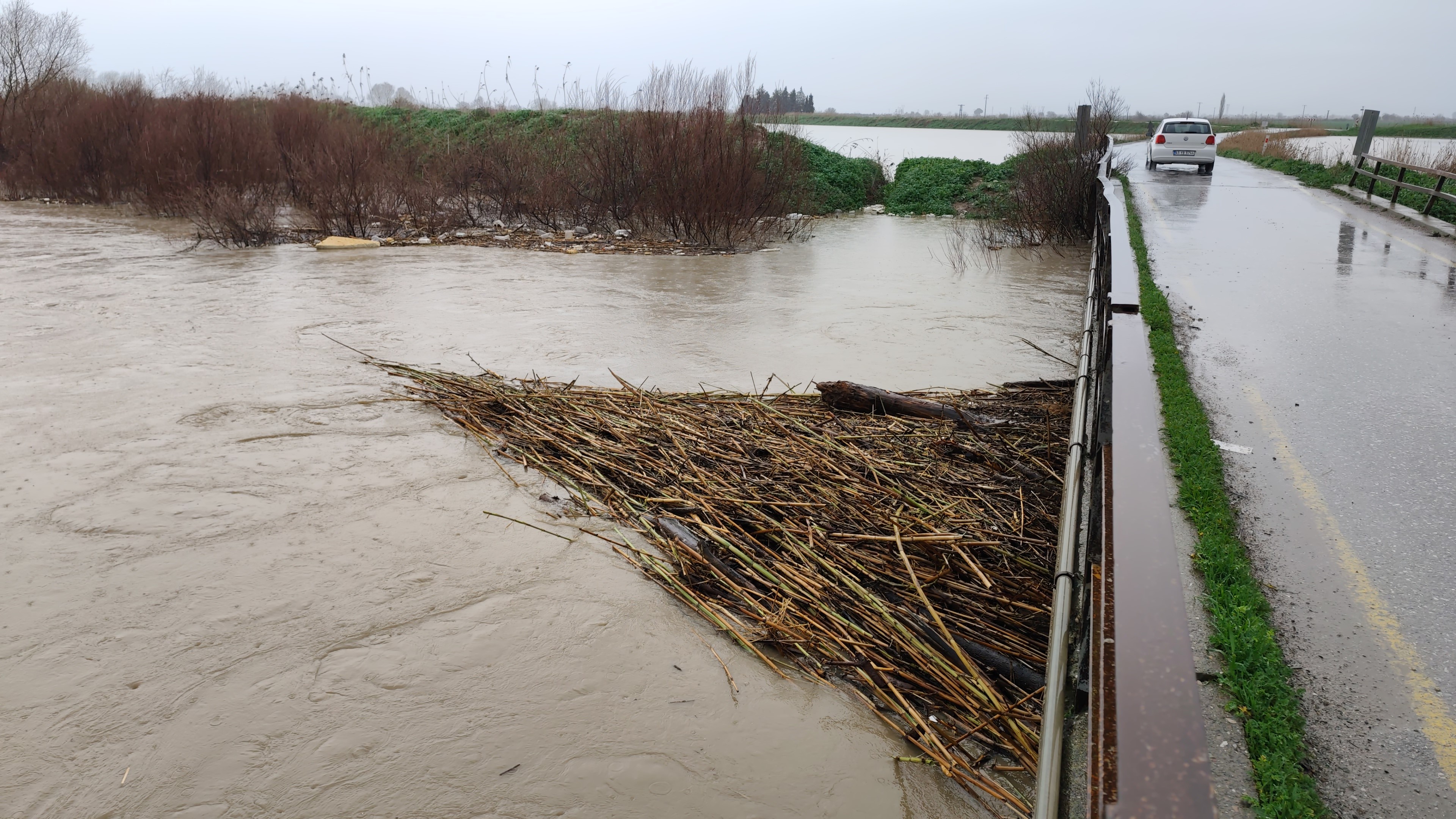 Gediz Taştı, Köprüler Yıkılmak Üzere (3)
