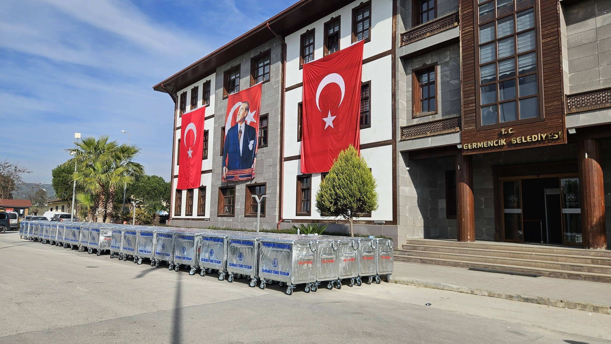 Germencik Belediyesi’nden Çevre Temizliğine 100 Yeni Çöp Konteyneri (2)