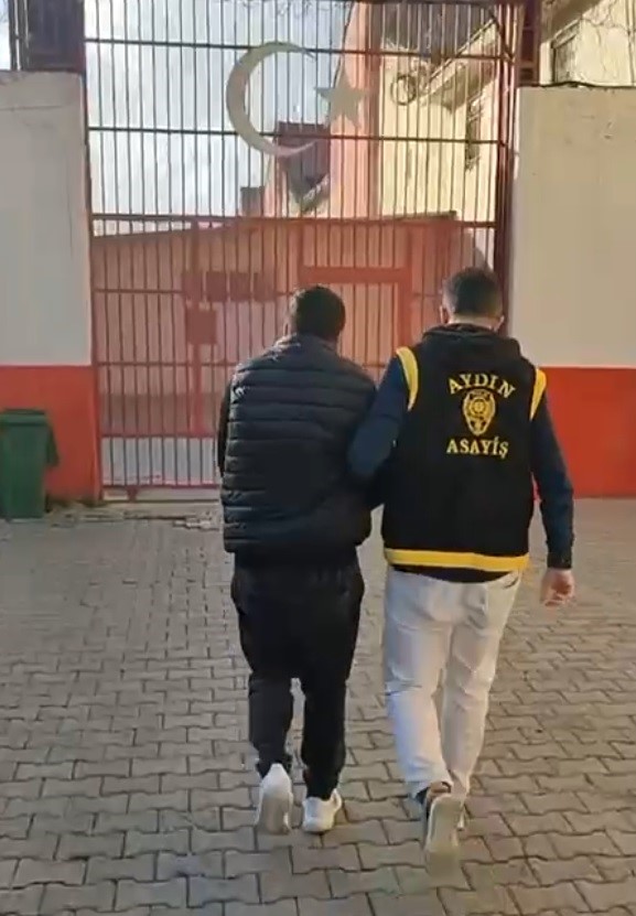Hırsızlık Suçundan Aranan Şahıs Efeler'de Yakalandı (1)
