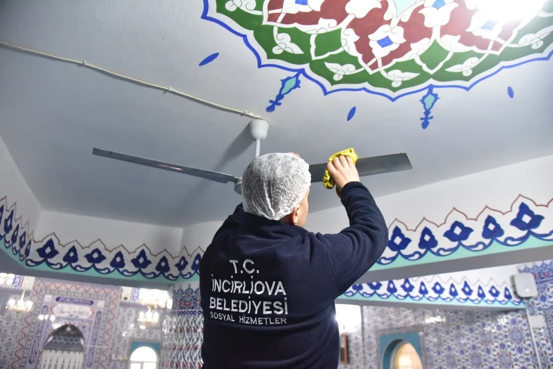 İncirliova Belediyesi Acarlar Camii’nde Temizlik Çalışması Yaptı (6)