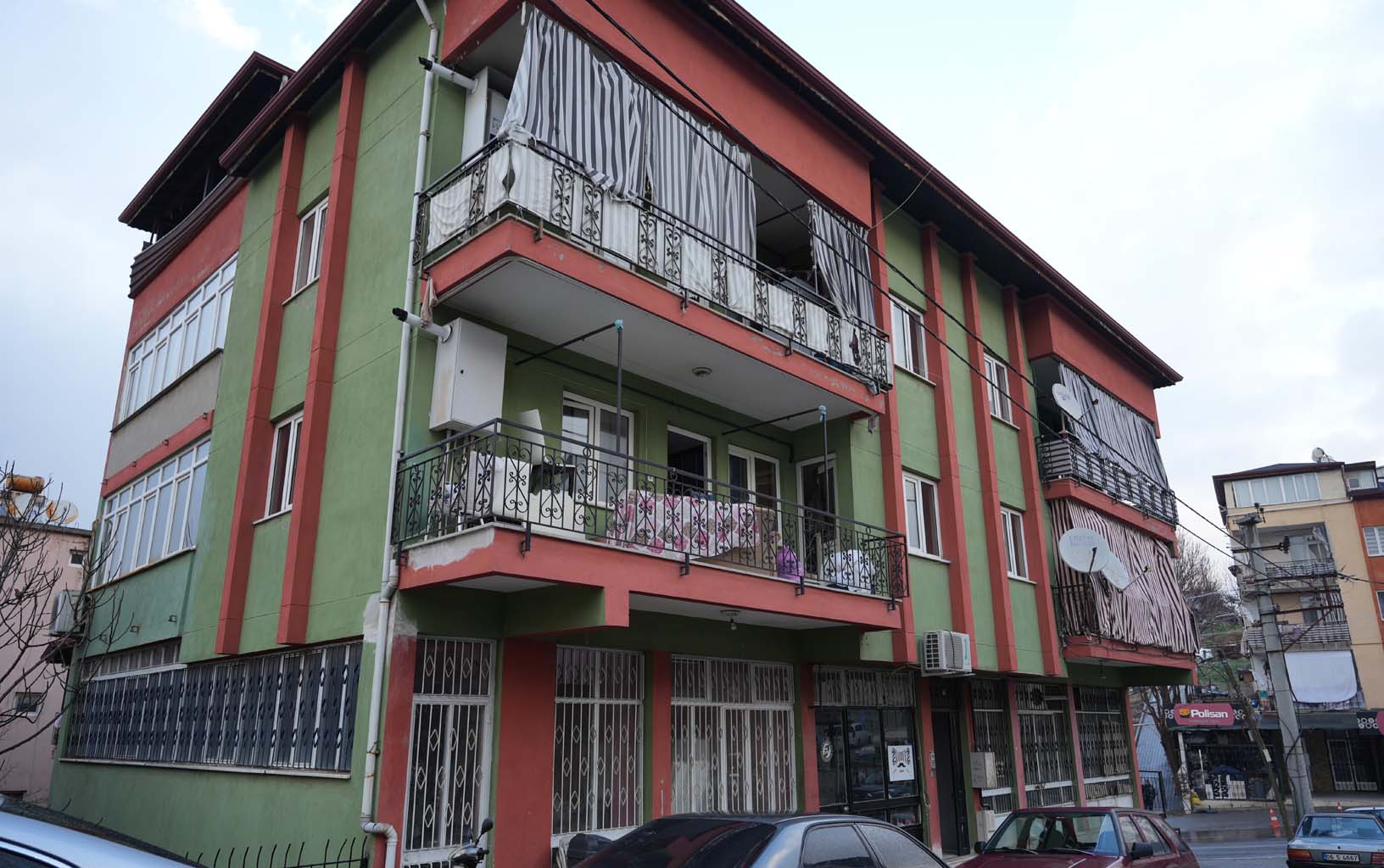 İş Için Şehir Dışına Çıkan Koca Evine Geldiğinde Hayatının Şokunu Yaşadı (3)